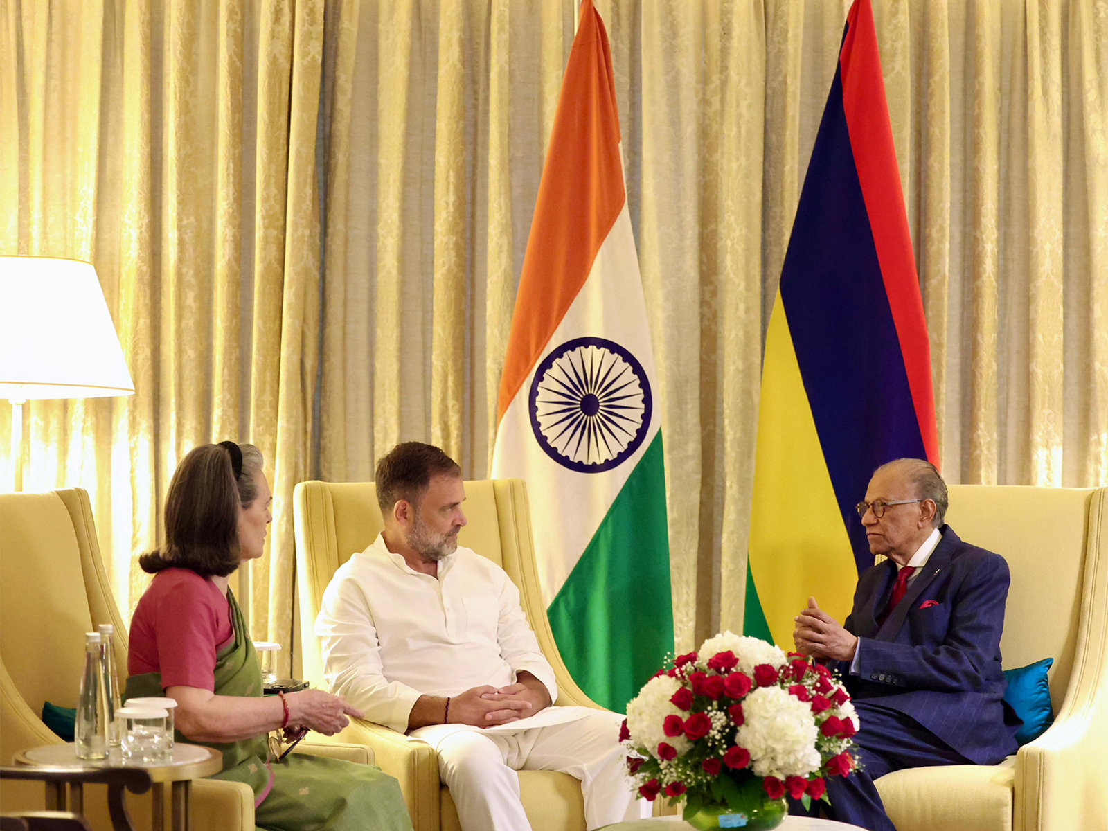 Sonia Gandhi, Rahul Gandhi meet with Mauritius PM (Photo/X@INCIndia)