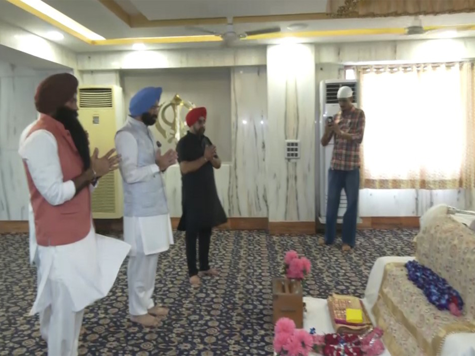 Delhi Minister Manjinder Sirsa performing Ardaas at Bangla Sahib (Photo/ANI)