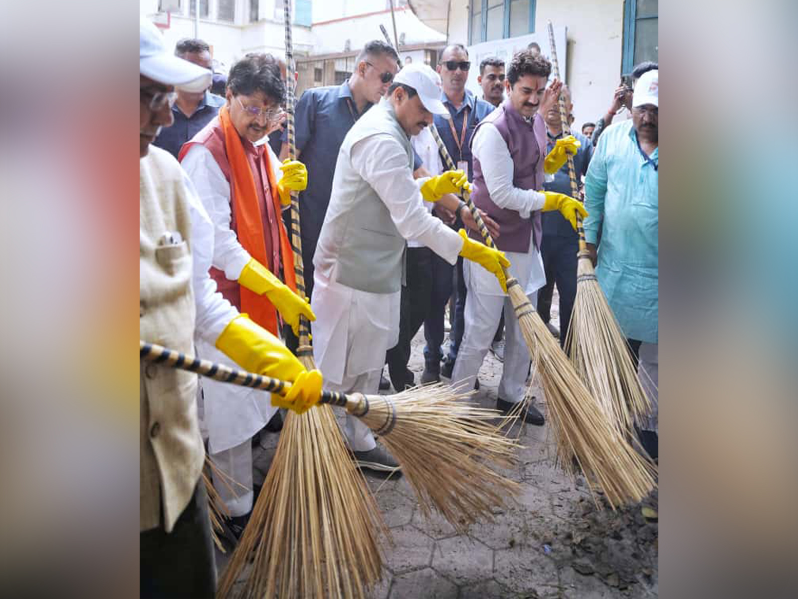 MP CM Mohan Yadav launches cleanliness drive in Indore (Photo/ X @DrMohanYadav51)