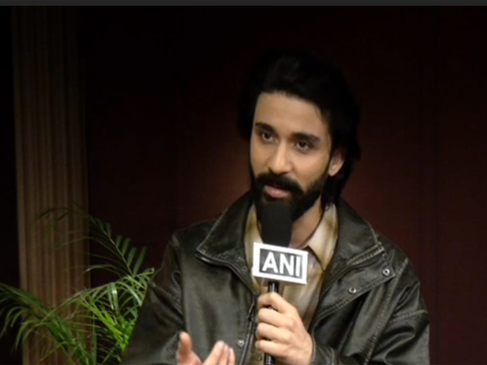 Raghav Juyal opens up about why he was on phone when touching SRK's feet at the 'Ba***ds of Bollywood' trailer launch