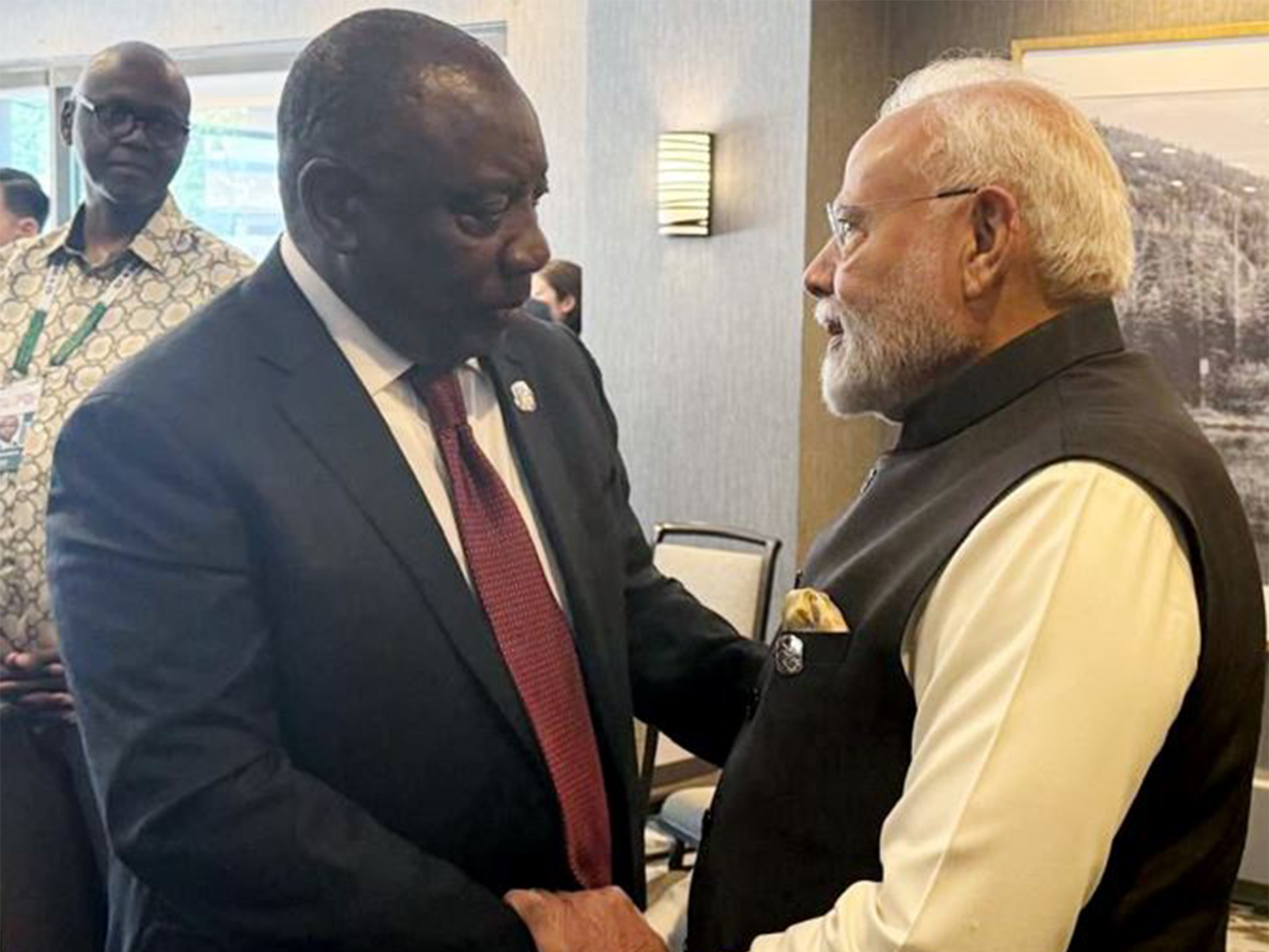 Prime Minister Narendra Modi with South Africa President Cyril Ramaphosa at the 51st G7 Summit, in Kananaskis (Photo/X@narendramodi)