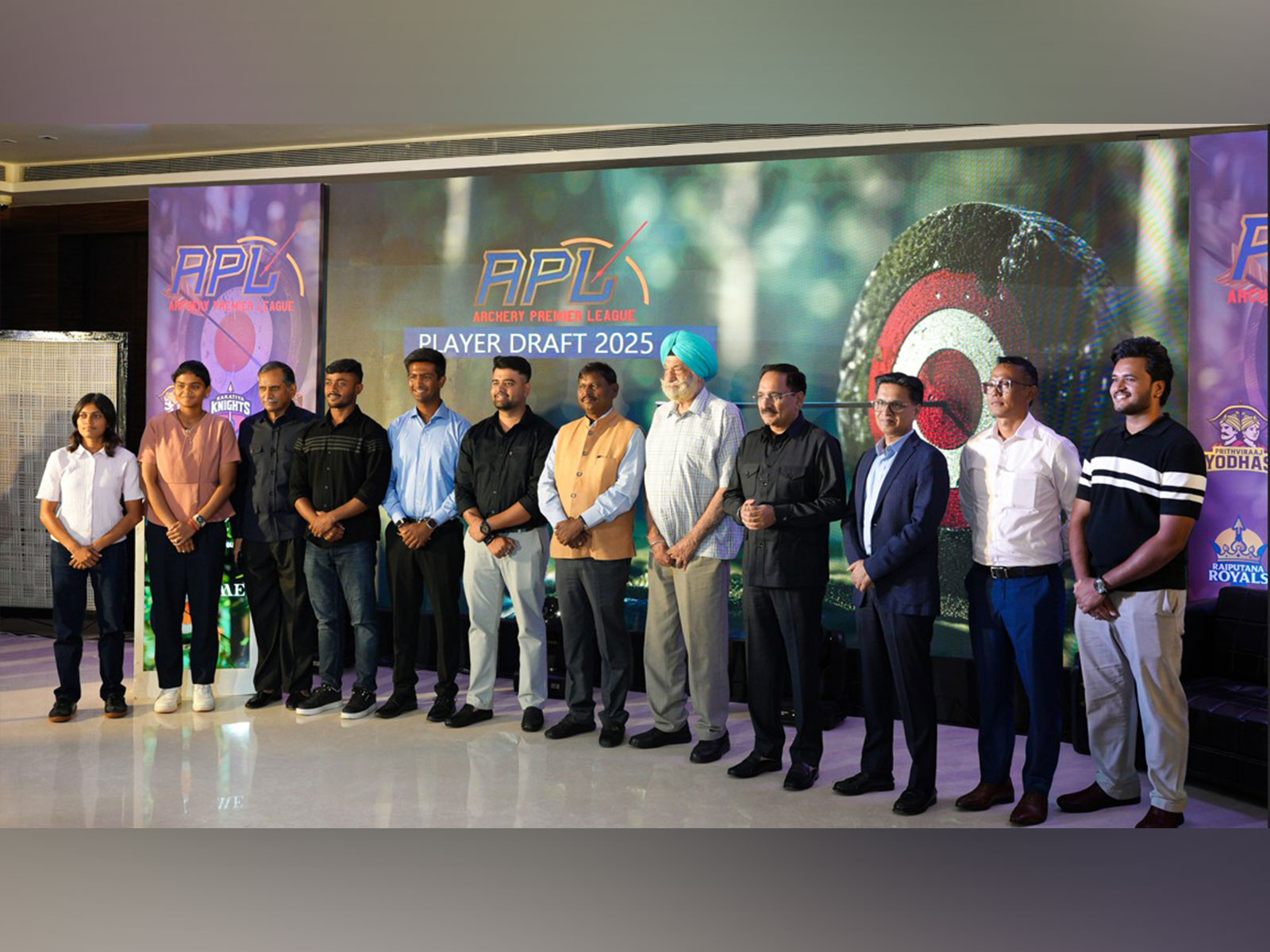 Top archers with dignitaries at the launch of the league. (Photo: AAI)
