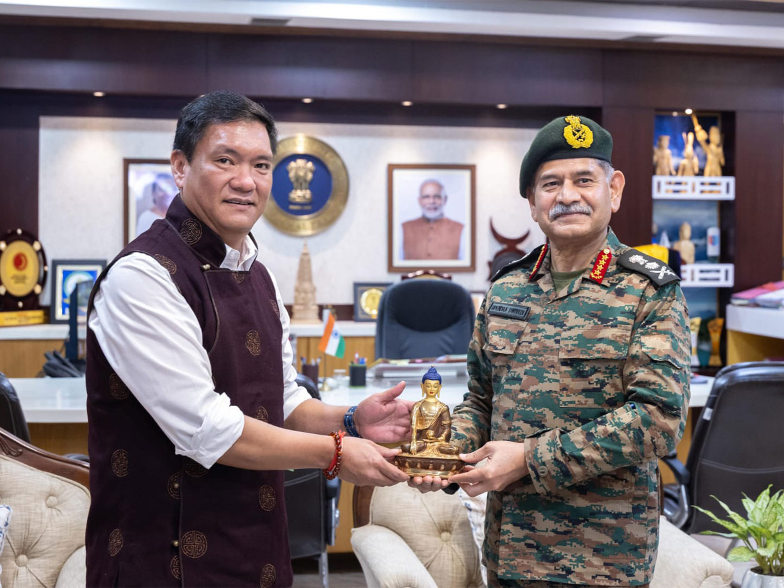 General Upendra Dwivedi calls on Arunachal Pradesh CM Pema Khandu (Photo/ANI)