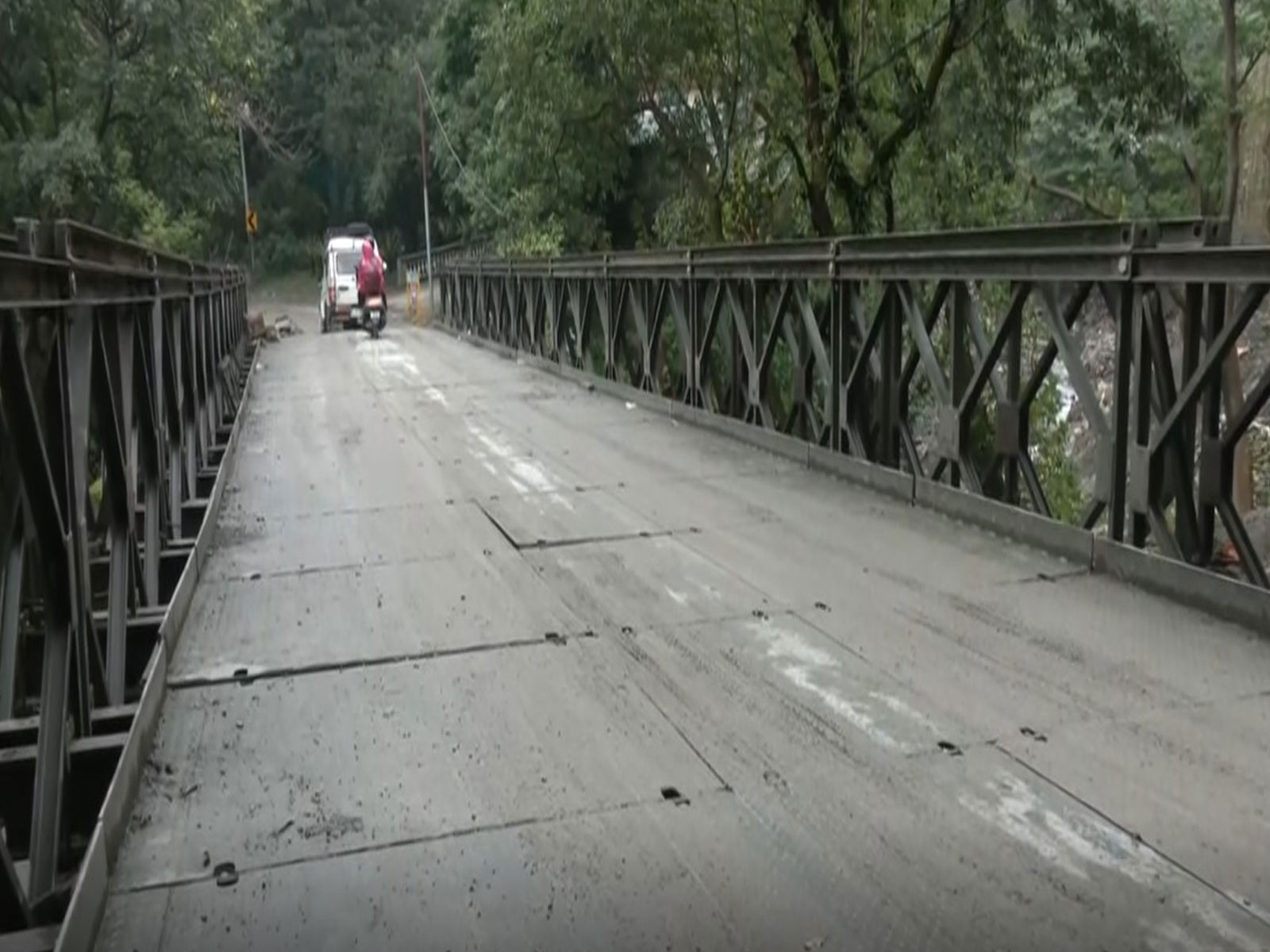 PWD constructs bailey bridge on Dehradun-Mussoorie Highway (Photo/ANI)