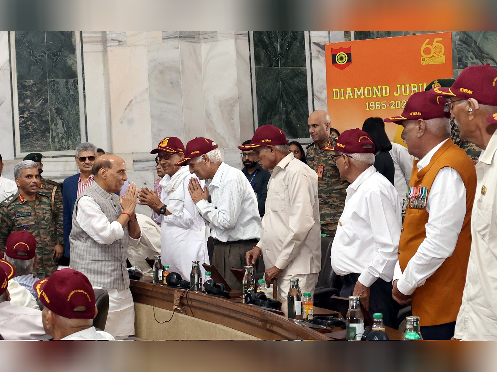 Defense Minister Rajnath Singh pays tribute to veterans (Photo/X/@adgpi)