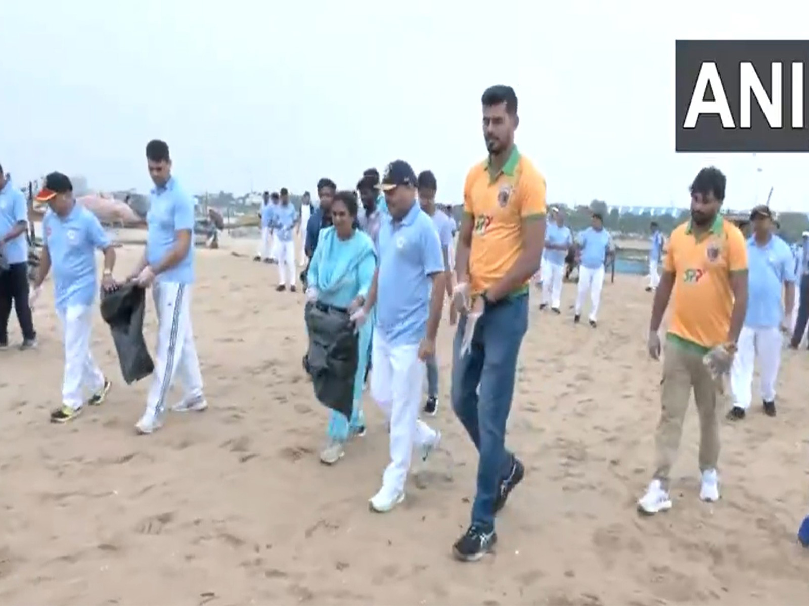 Indian Coast organises cleanliness drive in Marina Beach (Photo/ANI)