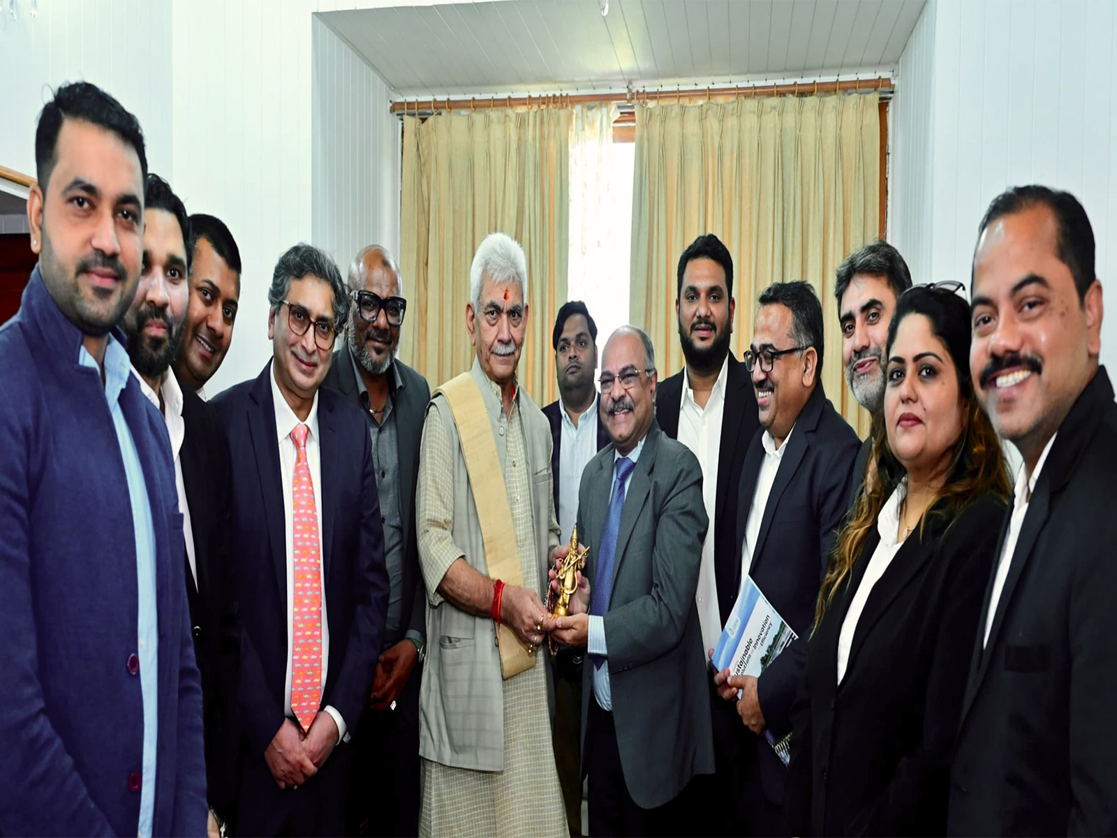 Indo-Australian delegation meets J&K LG Manoj Sinha (Photo/J&K Raj Bhawan)