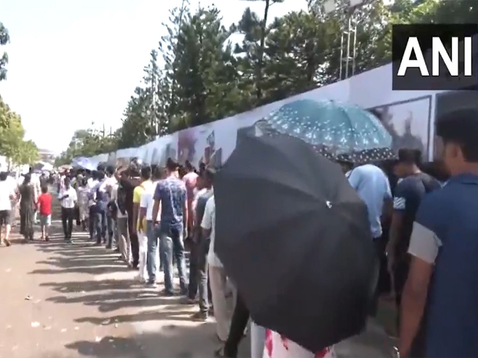 Crowd gathers to pay final respects to late singer Zubeen Garg (Photo/ANI)
