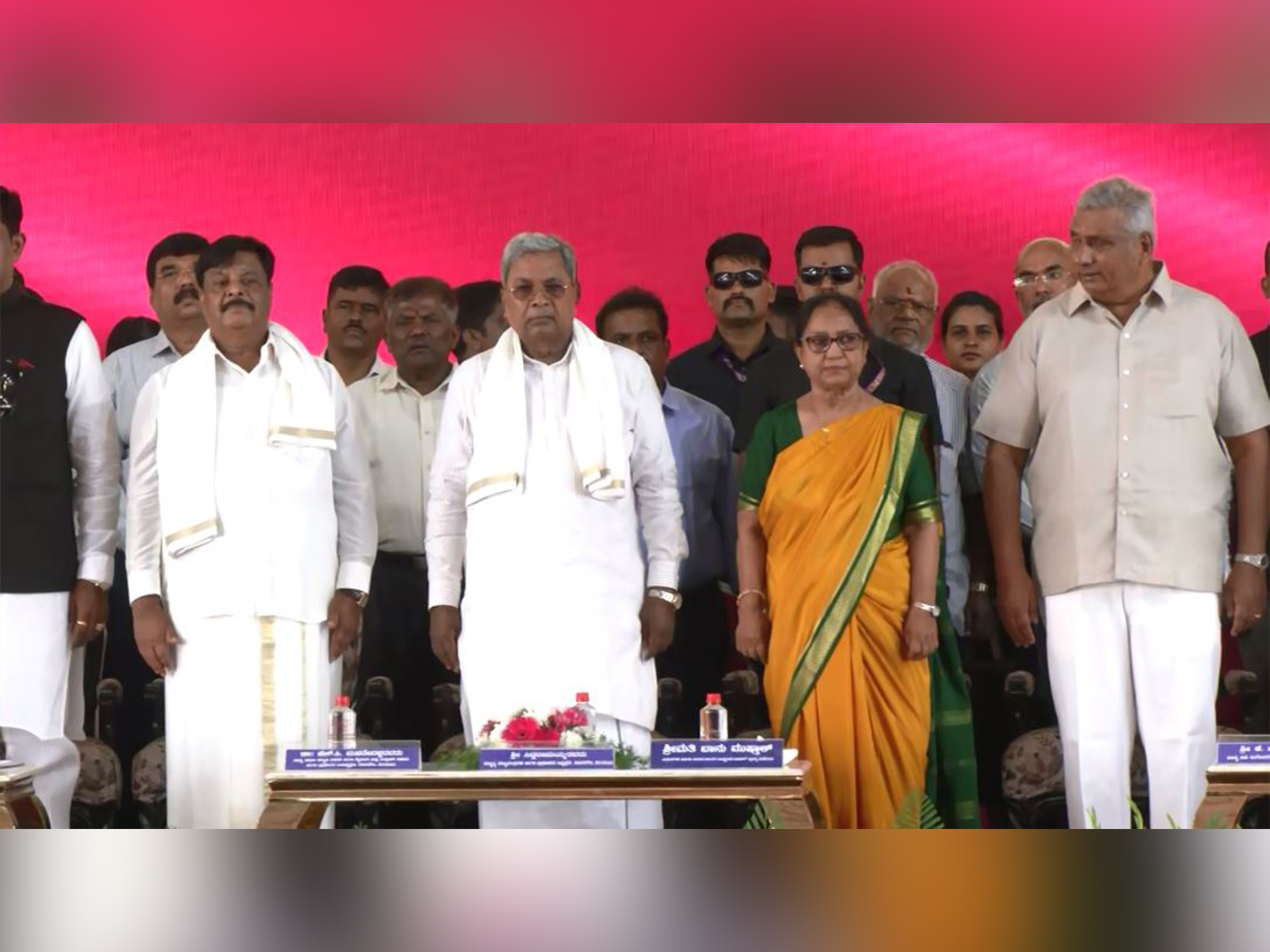 Karnataka CM Siddaramaiah and Booker Prize winner Bhanu Mushtaq at Mysuru Dasara celebrations (Photo/ANI)