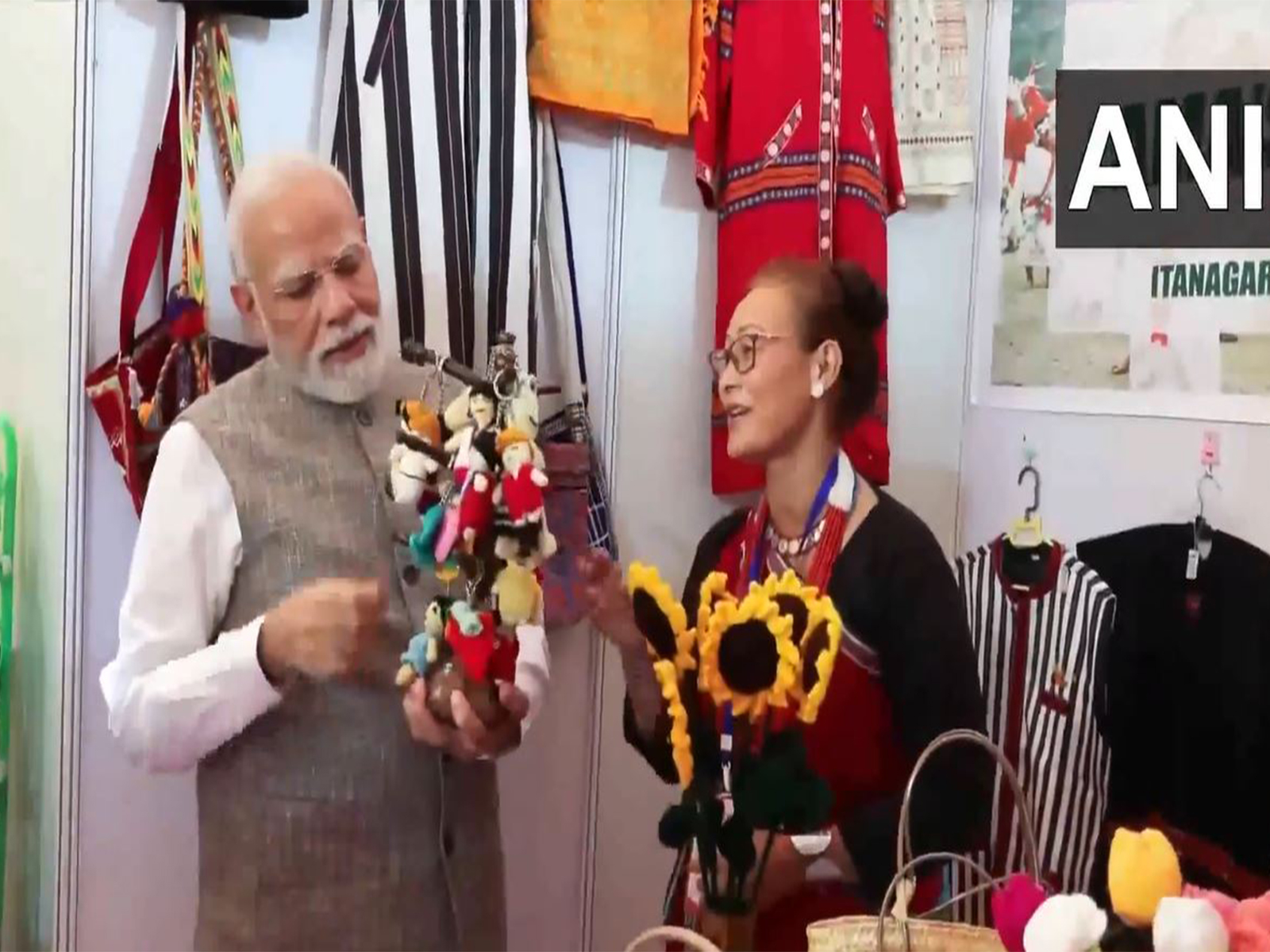 Prime Minister Narendra Modi interacts with Arunachal's local traders, artisans (Photo/ANI/DD)