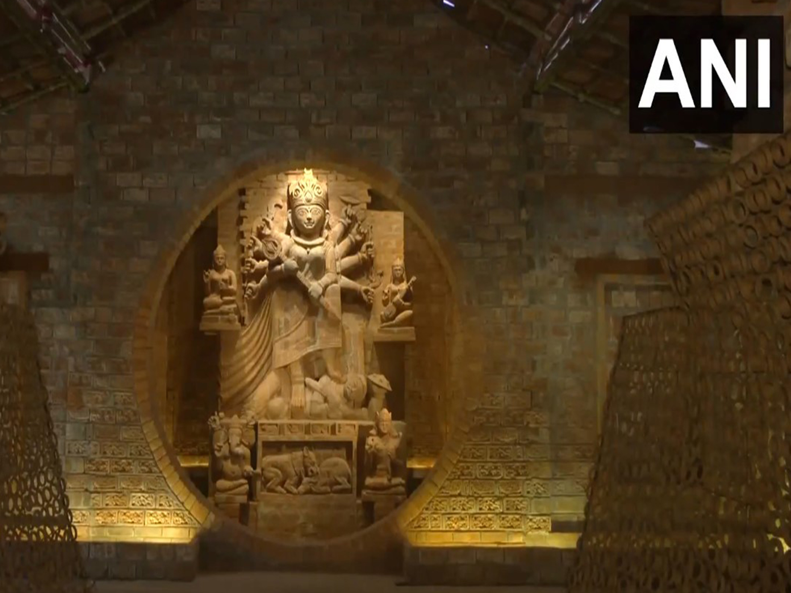 Kolkata's Gouriberia Sarbojanin Durgotsab showcases Terracotta-themed Pandal (Photo/ANI) Kolkata's Gouriberia Sarbojanin Durgotsab showcases Terracotta-themed Pandal (Photo/ANI)