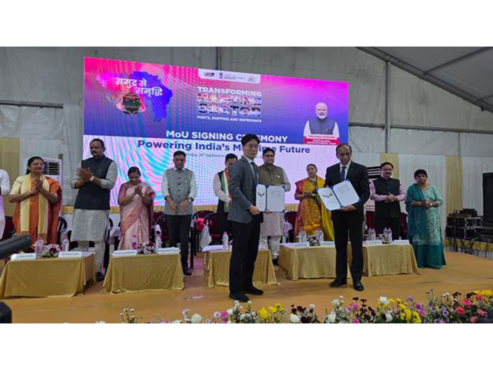 Cochin Shipyard moves Towards Atmanirbhar Bharat ; Signs MoU with HD Korea for Long-Term Shipbuilding Collaboration (Image: PIB)