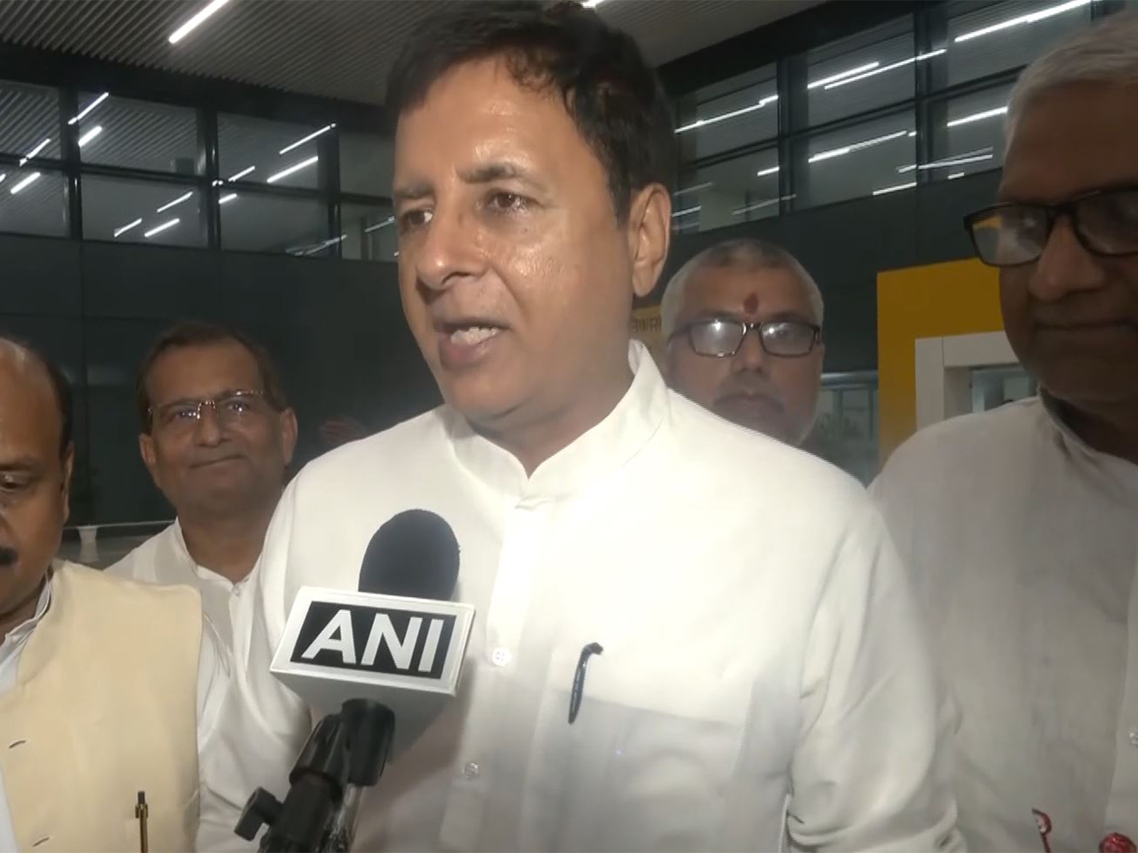 Congress MP Randeep Surjewala arrives in Bihar for CWC meeting (Photo/ANI)