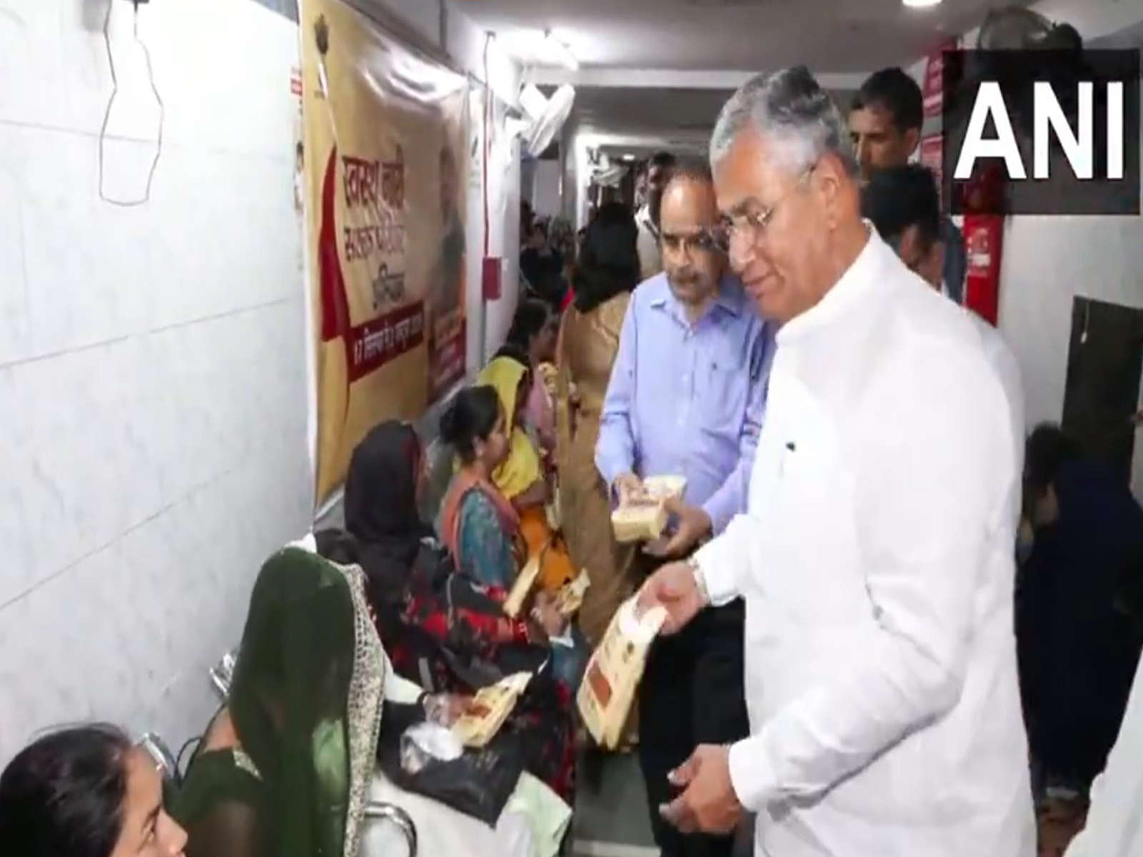 BJP MP PP Chaudhary visits health camp organised by Safdarjung Hospital (Photo/ANI)