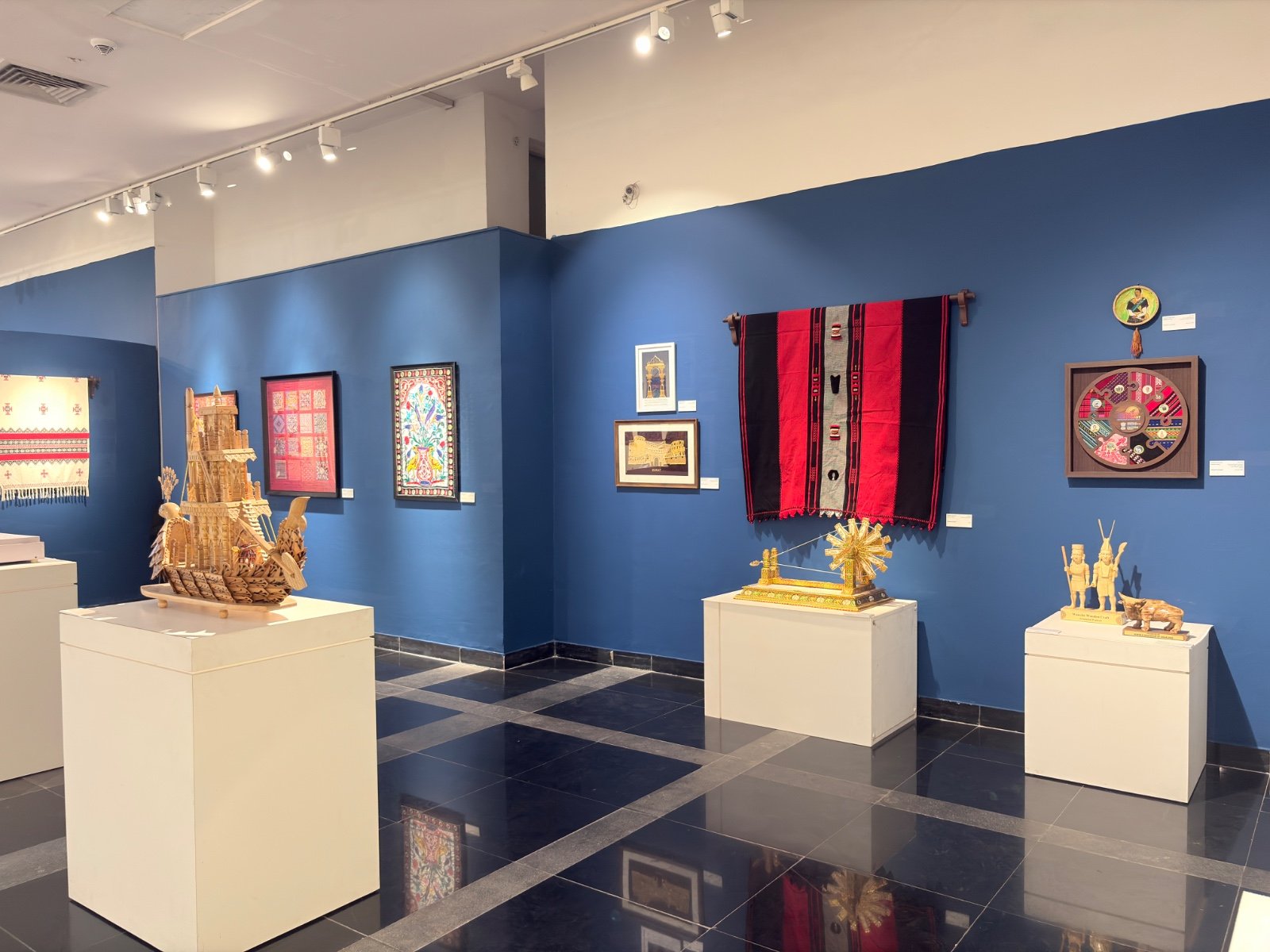 Model of cane ship and other items listed in auction (Photo/@narendramodi)