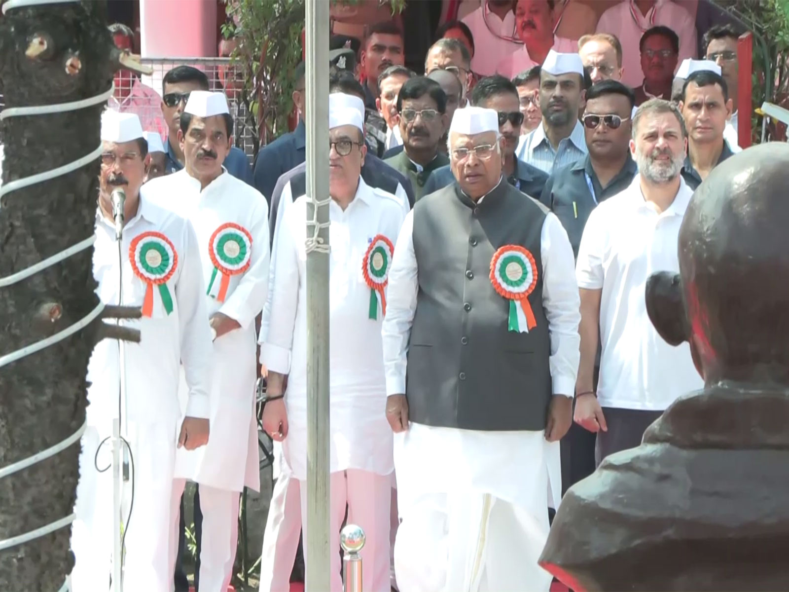 Congress President Mallikarjun Kharge with Rahul Gandhi at CWC meeting in Patna (Photo/ANI)