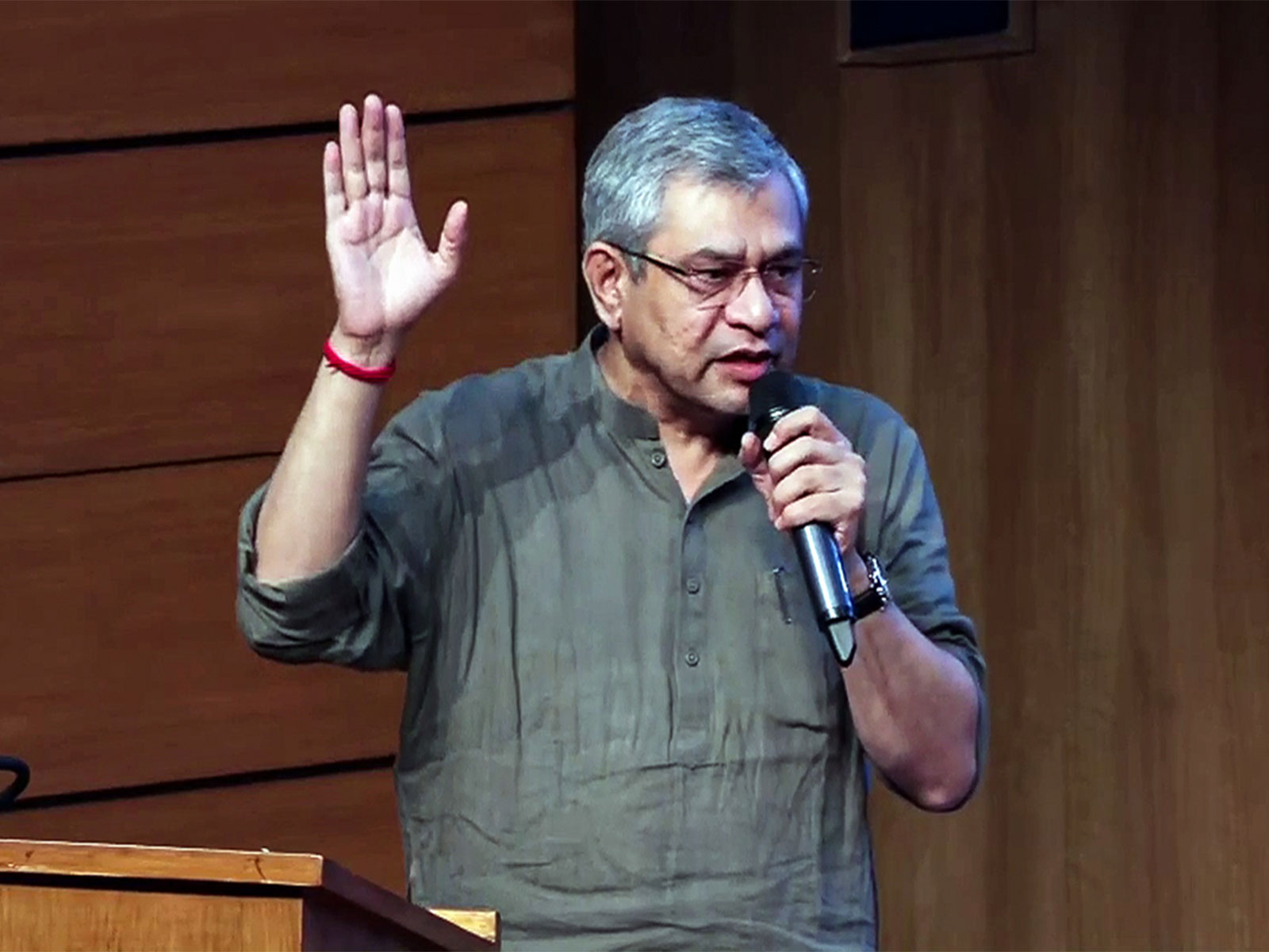 Union Minister Ashwini Vaishnaw briefs media after cabinet meeting (Photo: ANI) 