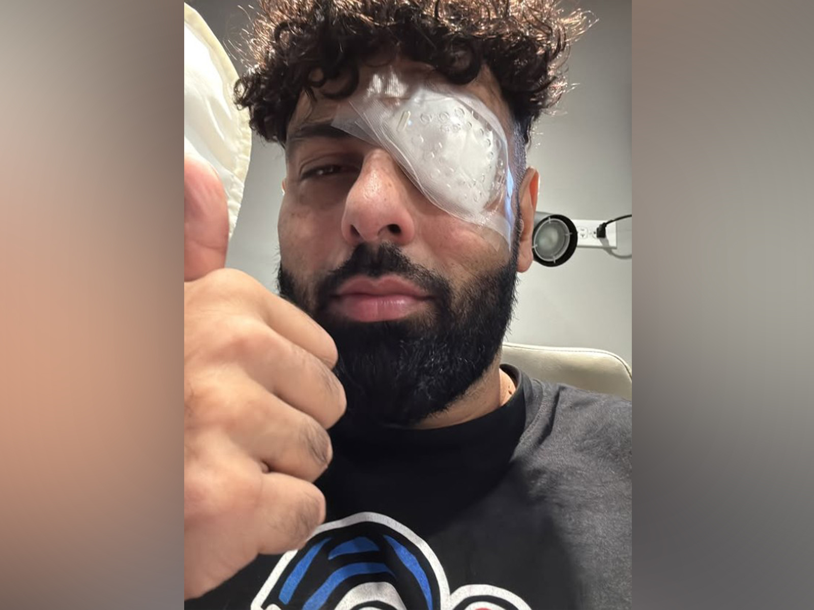 Singer Badshah after eye treatment for corneal abrasion (Photo: Instagram/@badboyshah)