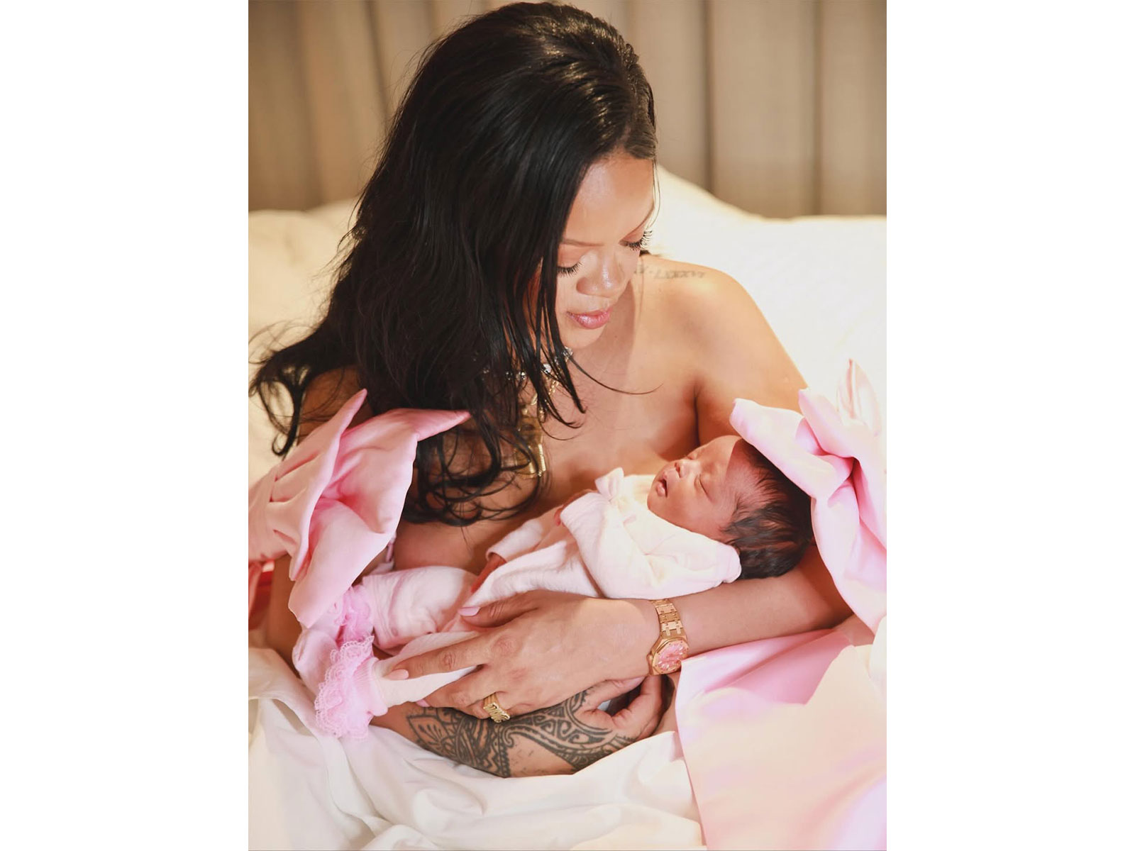 Singer Rihanna with her daughter (Photo/Instagram@badgalriri)