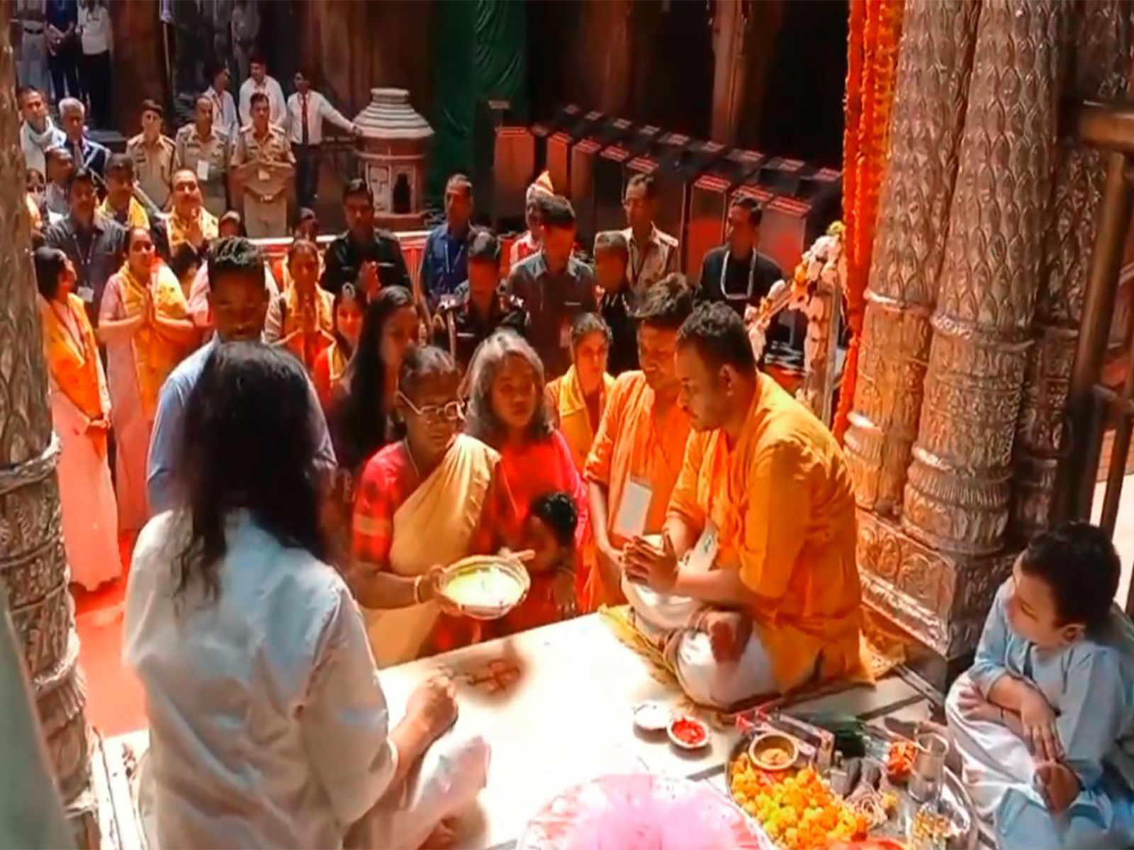 President Droupadi Murmu offers prayers at Banke Bihari Temple in Vrindavan (Photo/InformationDepartment, Mathura)