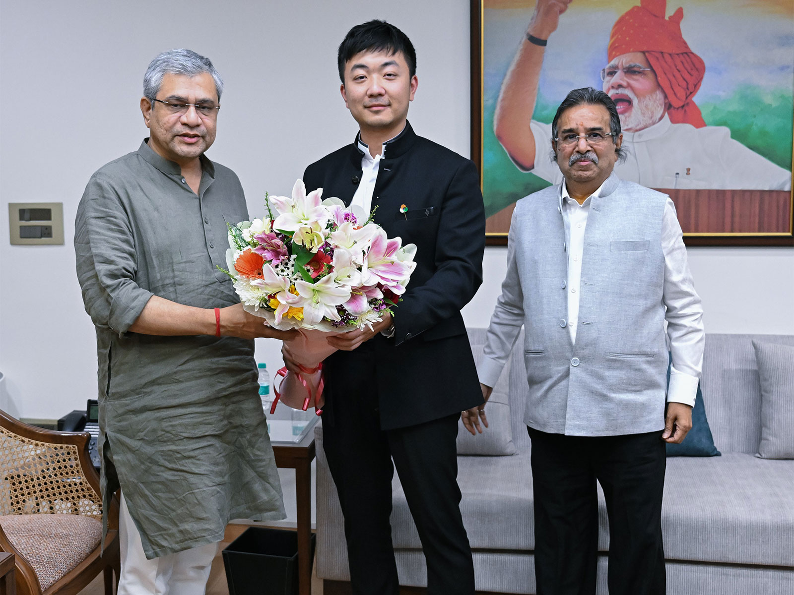 Union Minister Ashwini Vaishnaw with  Carl Pei, CEO (Photo/Carl Pei)