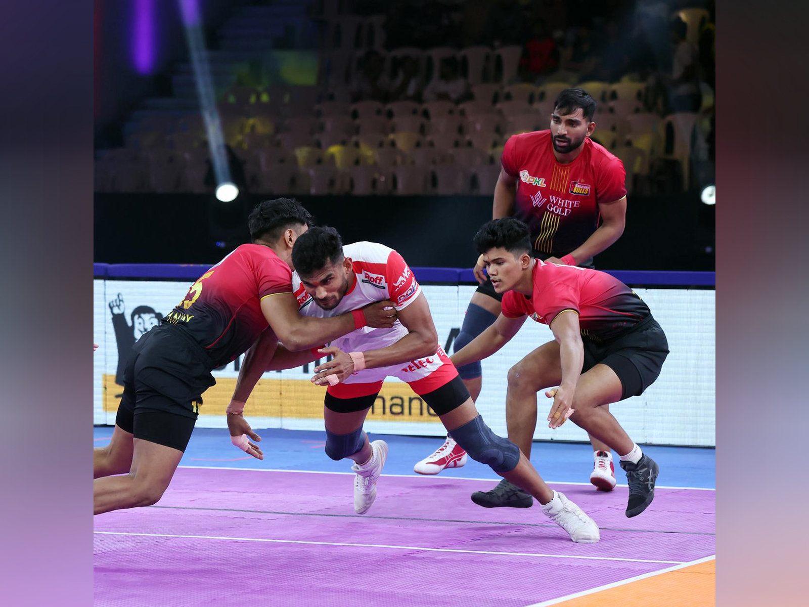 Players in action during PKL. (Photo/PKL) 