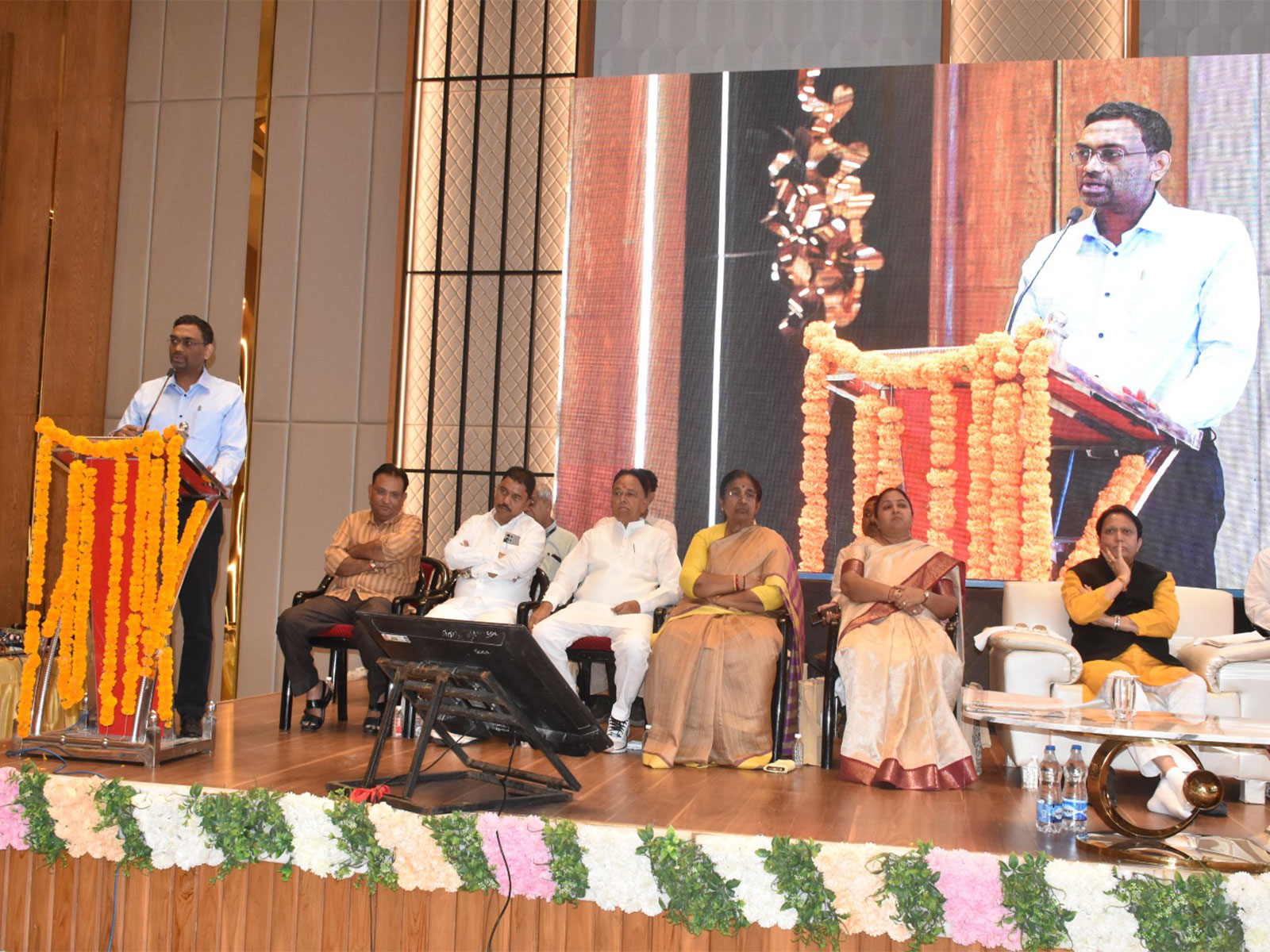 District level ‘Vibrant Gujarat Regional Conference’ program held in Himmatnagar (Photo Source: Gujarat CMO) 