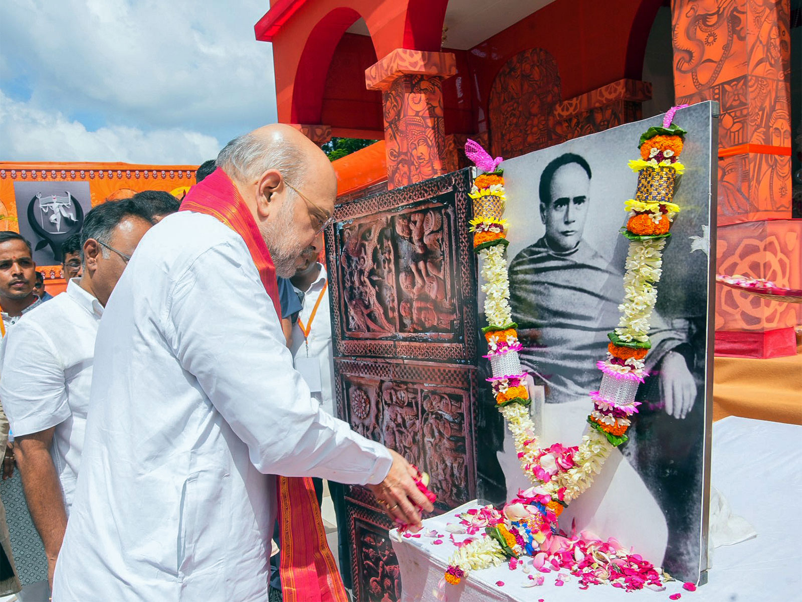 Amit Shah pays tributes to Ishwar Chandra Vidyasagar on his birth anniversary (Photo/ANI)