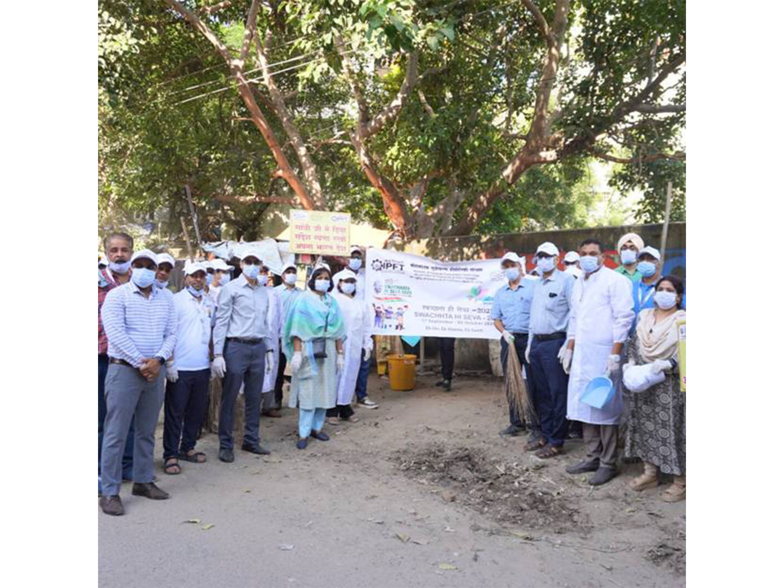 conducts Shramdaan in Gurugram under Swachhotsav 2025  (Photo: PIB)  
