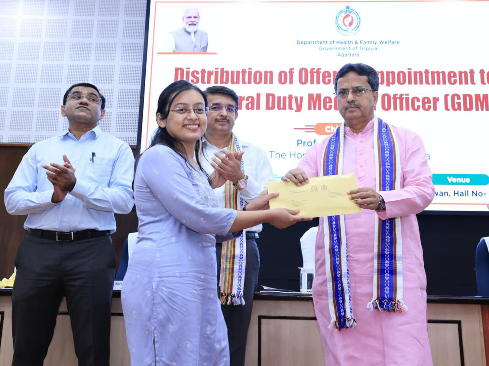 Tripura CM Manik Saha at distribution ceremony for job aspirants for GDMO and Librarian posts (Photo/Tripura CMO)