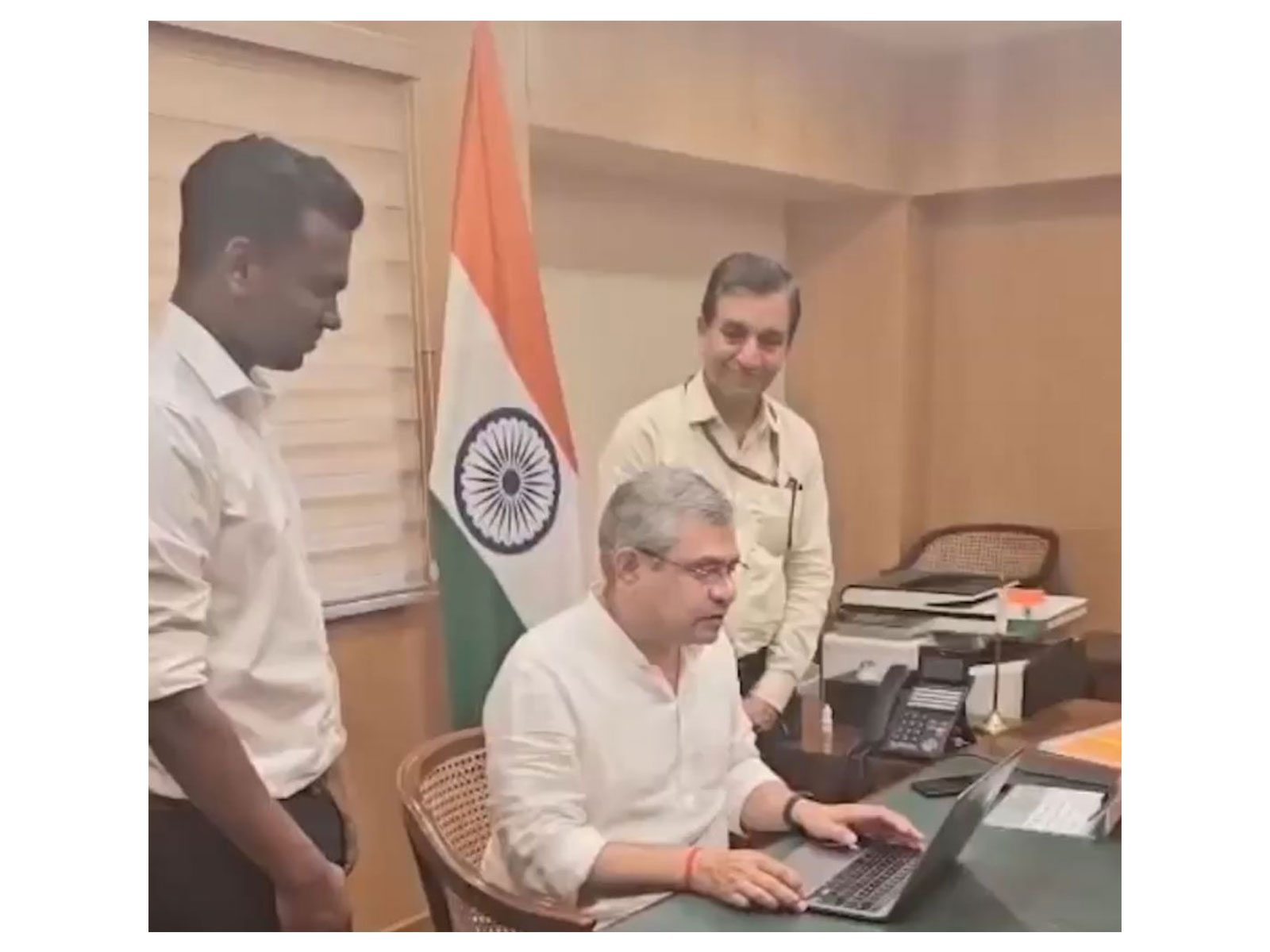 Union Minister Ashwini Vaishnaw using Zoho platform (File Photo @AshwiniVaishnaw)