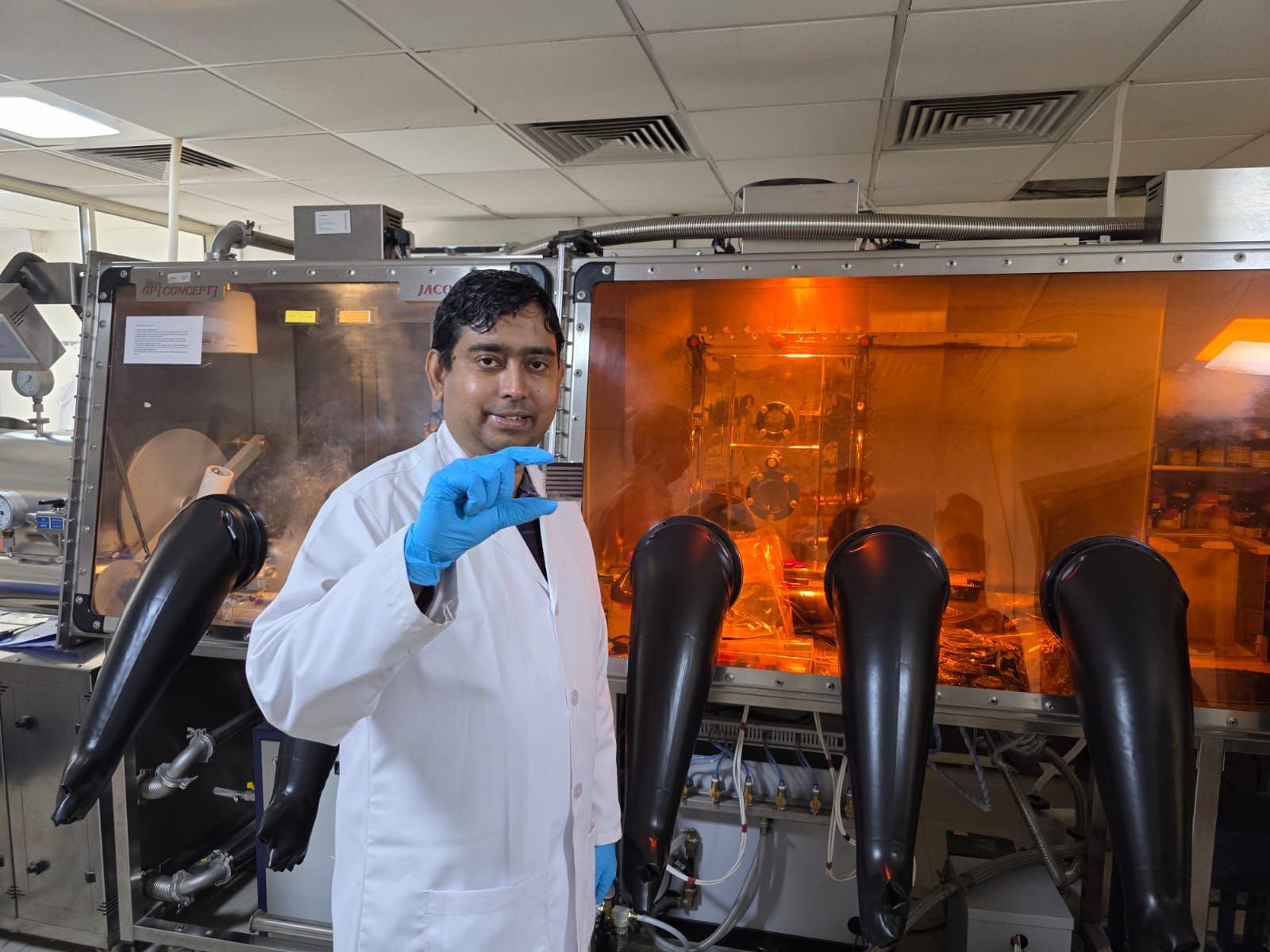 IIT Roorkee Achieves Breakthrough in Silicon–Perovskite Tandem Solar Cells, Driving India’s Solar Atmanirbharta