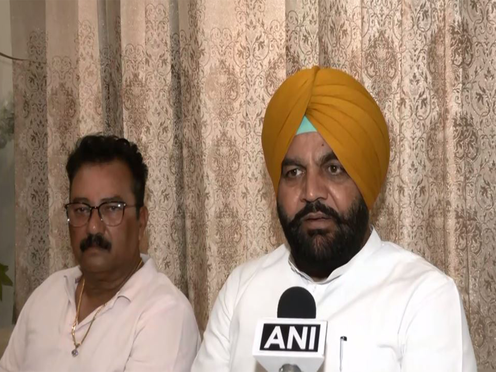 Congress MP Gurjeet Singh Aujla with Abhishek Sharma's father (Photo/ANI)