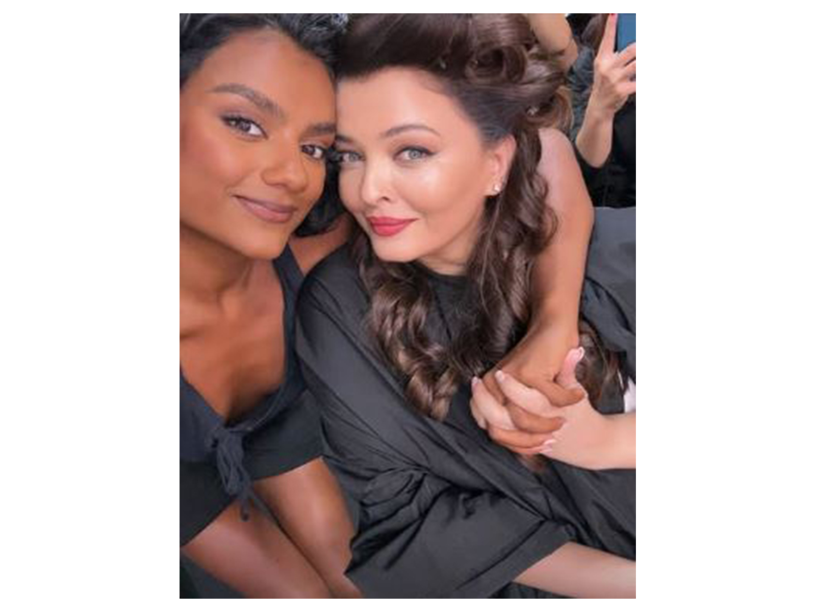 Simone Ashley, Aishwarya Rai Bachchan (Photo/instagram/@simoneashley)