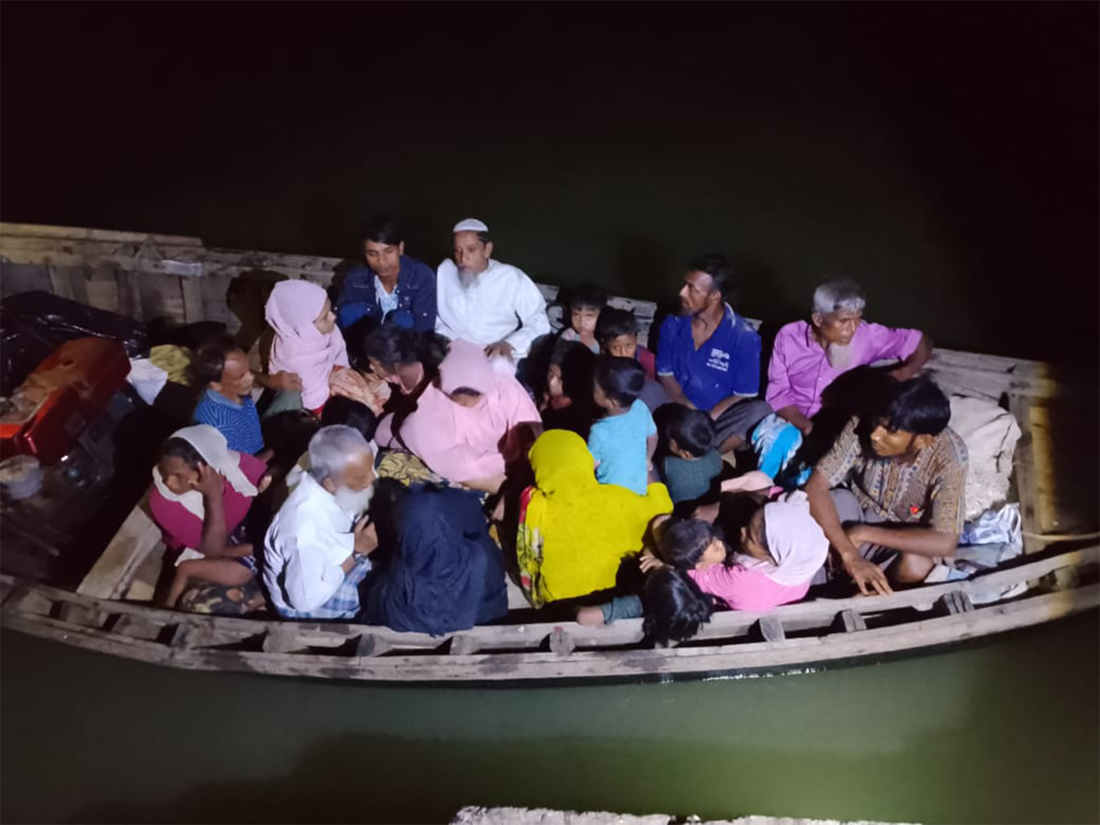 Rohingyas crossing the Naf River into Bangladesh at midnight after the Arakan Army burned down their homes (Photo/BGB)