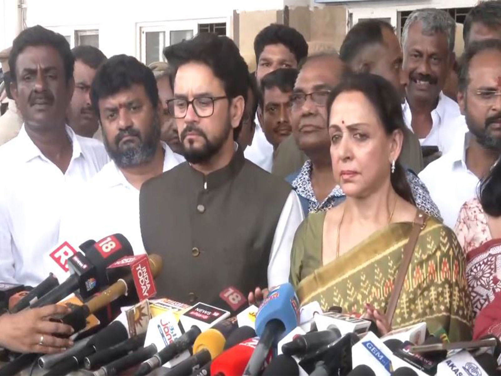 BJP MPs Hema Malini and Anurag Thakur (Photo/ANI) 