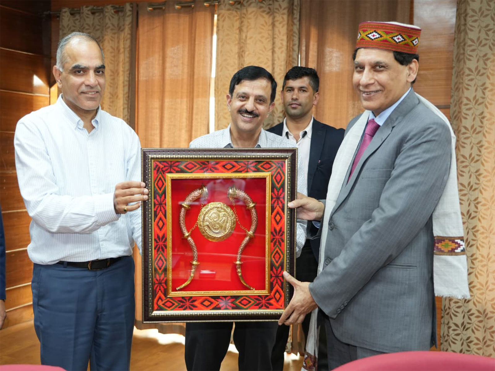 Chief Secretary Prabodh Saxena's retirement ceremony held at State Secretariat. (Photo/ANI)