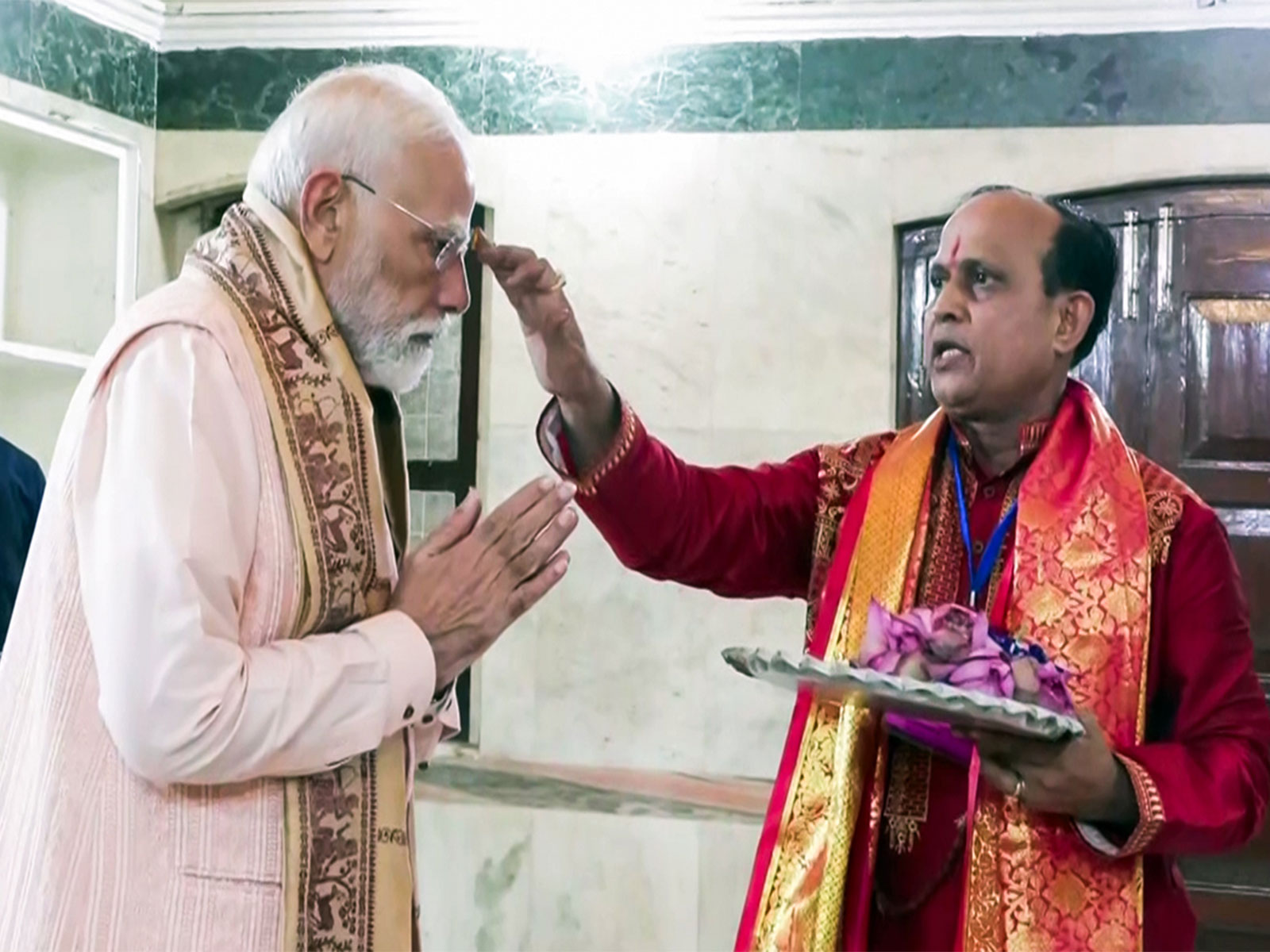 PM Modi performs prayers at a Durga Puja pandal at Delhi's CR Park. (Photo/ANI) PM Modi performs prayers at a Durga Puja pandal at Delhi's CR Park. (Photo/ANI)