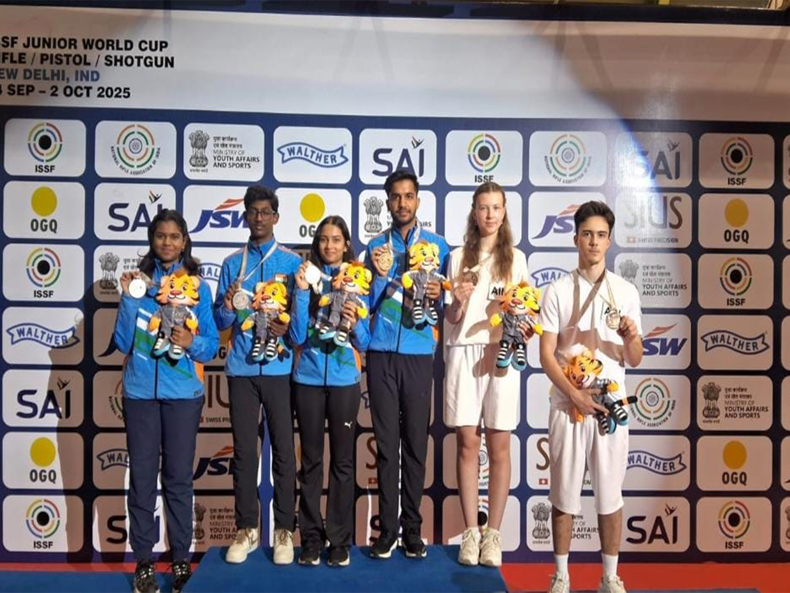 Image 1(L-R): Shambhavi Kshirsagar, Naraen Pranav, Isha Taksale, Himanshu, Varvara Kardakova, and Kamil Nuriakhmetov. (Photo: NRAI)