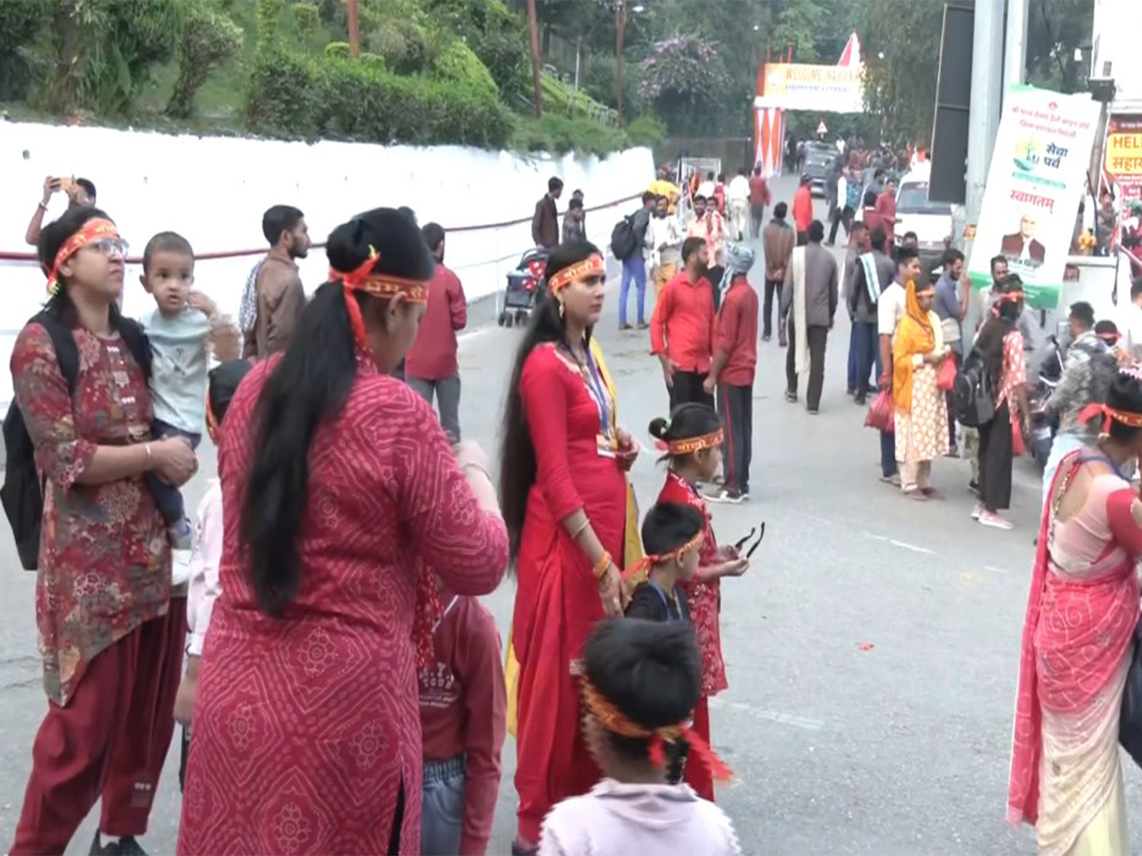 Devotees visit Vaishno Devi Temple in large numbers on Maha Navami (Photo/ANI)