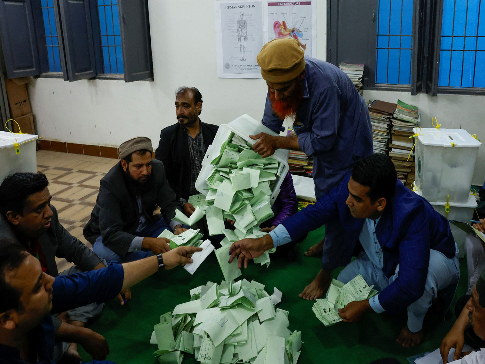 Election officials count ballots after polling in Pakistan’s 2024 general elections (File Photo/Reuters) Election officials count ballots after polling in Pakistan’s 2024 general elections (File Photo/Reuters)