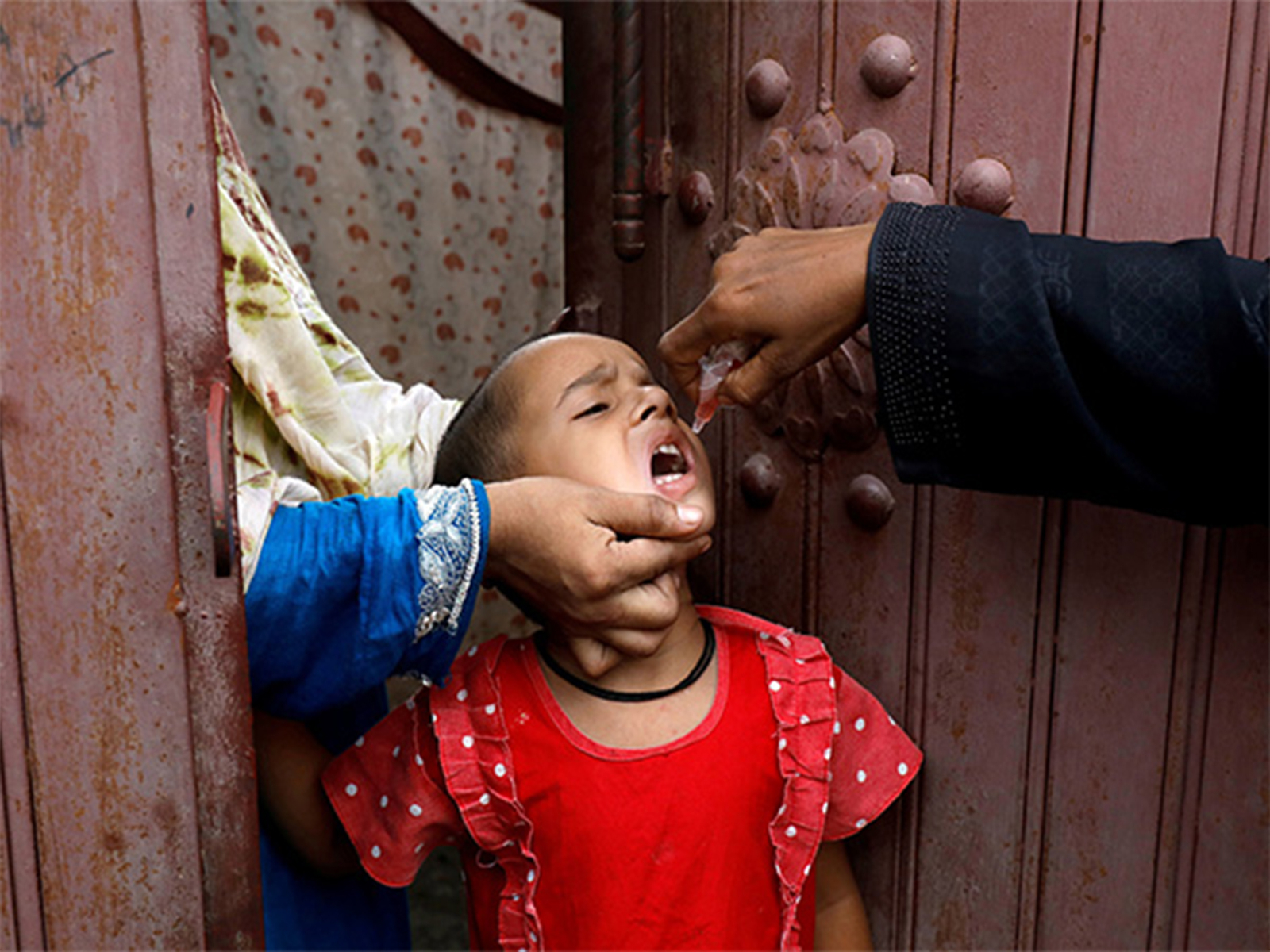 A child receives polio drops during a vaccination campaign in Pakistan, amid efforts to curb the spread of the virus after new cases were reported. (File Photo/Reuters)