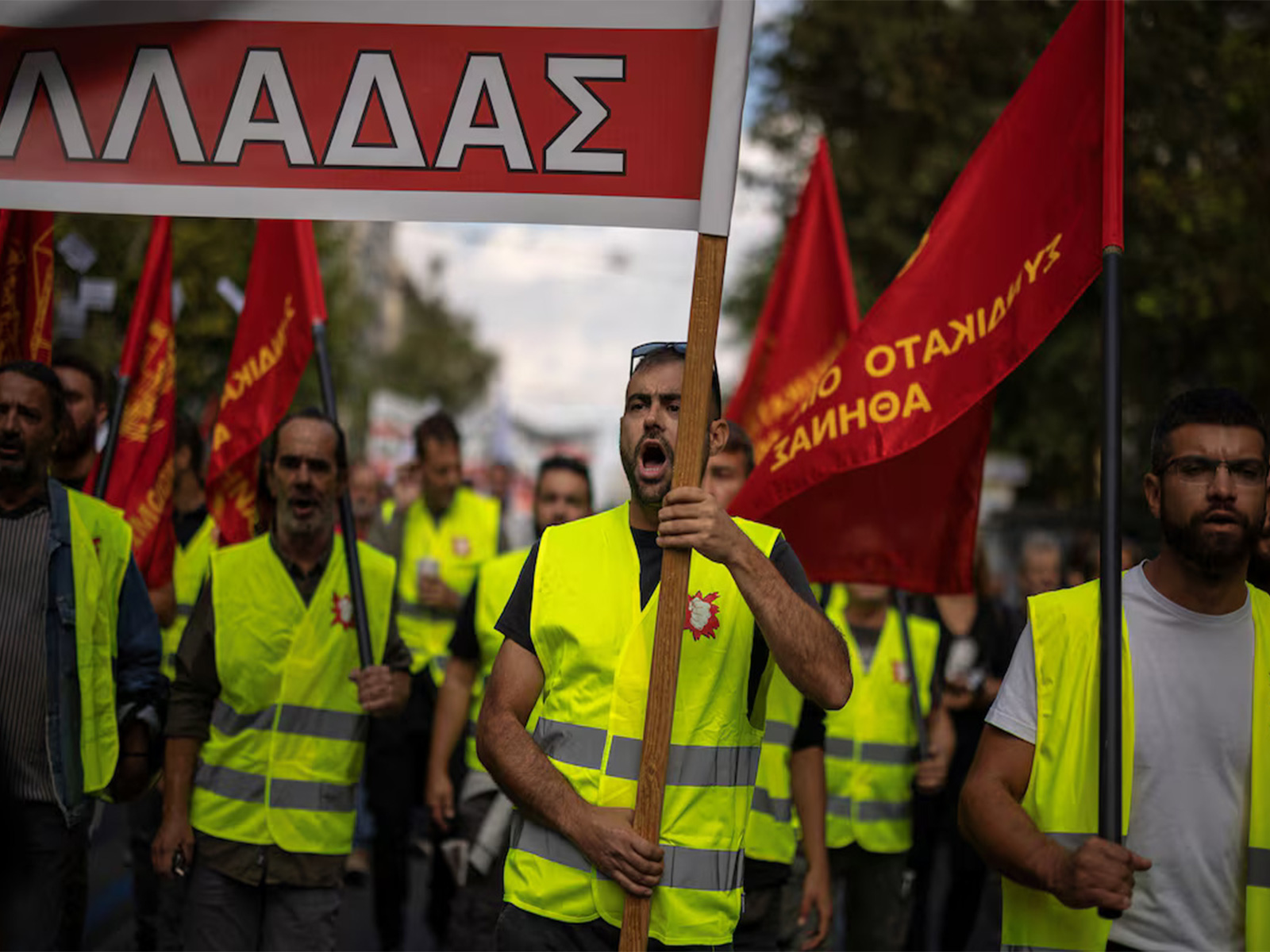 A supporter of the PAME trade union raises slogans during a 24-hour general strike against labour reforms extending the workday to 13 hours, in Athens, Greece. (Photo/Reuters)
