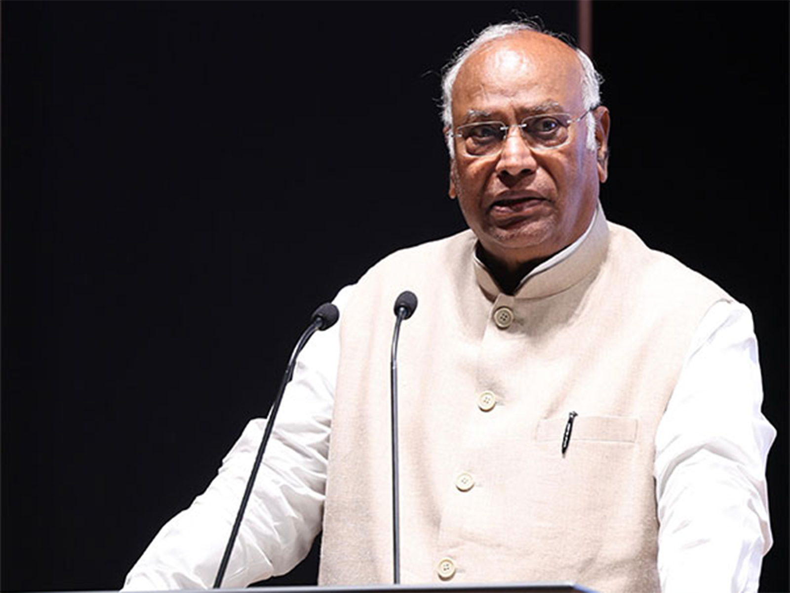 Congress President Mallikarjun Kharge (File Photo/ANI) Congress President Mallikarjun Kharge (File Photo/ANI)
