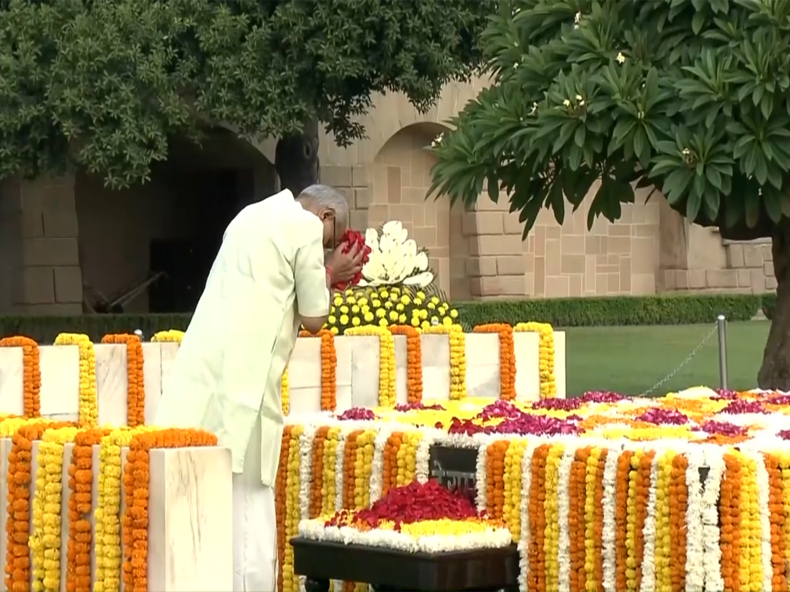 Vice President CP Radhakrishnan pays tribute to Mahatma Gandhi at Raj Ghat (Photo/ANI)