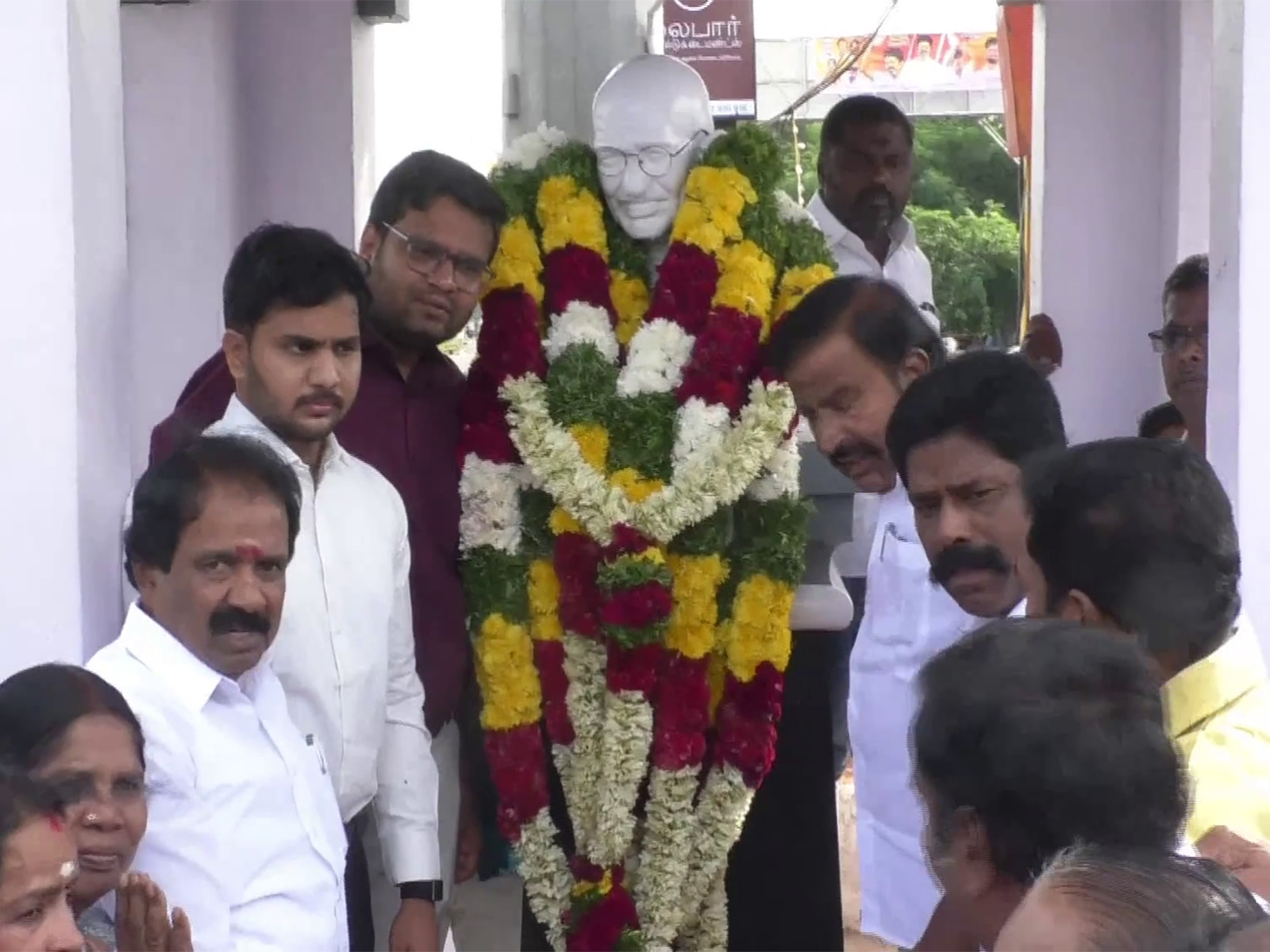 Tamil Nadu minister KN Nehru pays tribute to Mahatma Gandhi. (Photo/ANI)