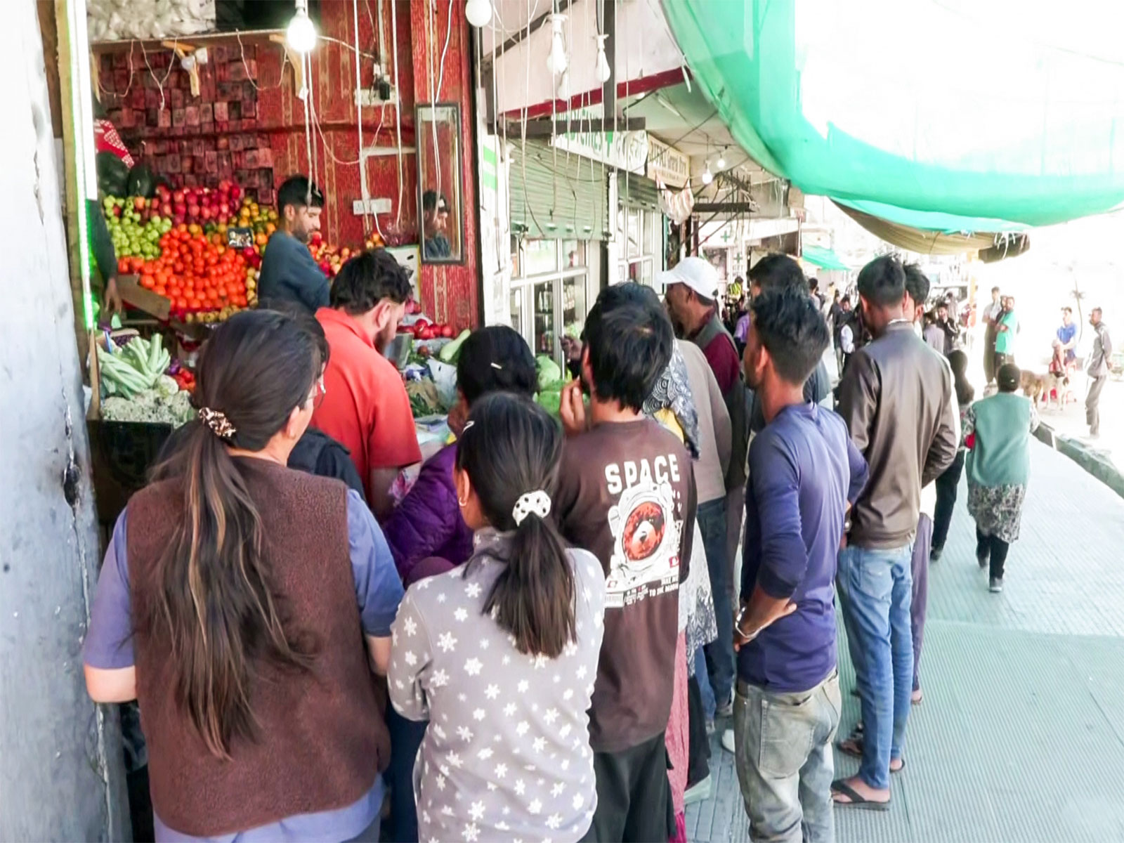 Residents of Leh throng shops after curfew was relaxed (Photo/ANI)