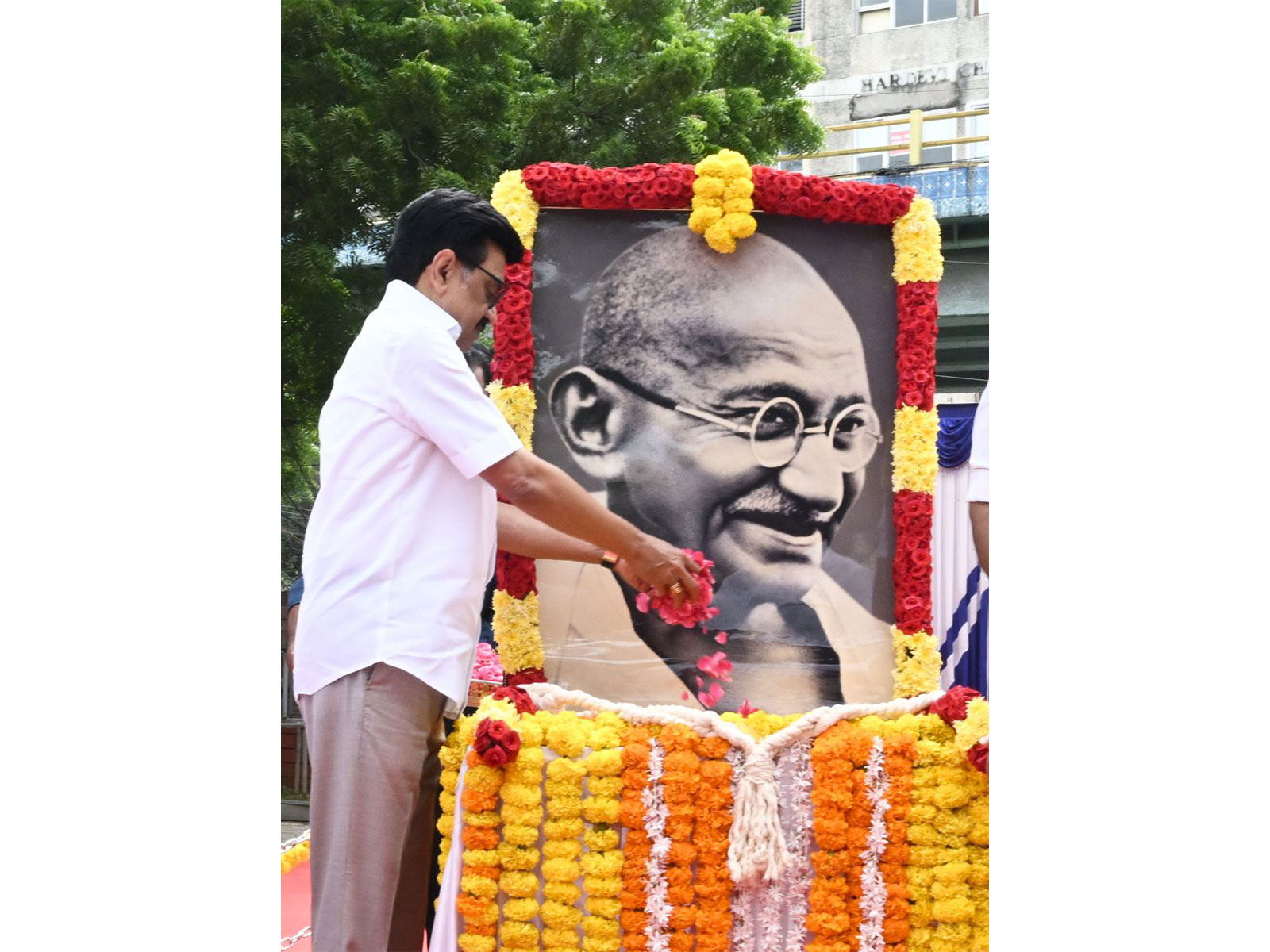 Tamil Nadu CM Stalin pays tributes to Mahatma Gandhi (Photo/X@mkstalin)