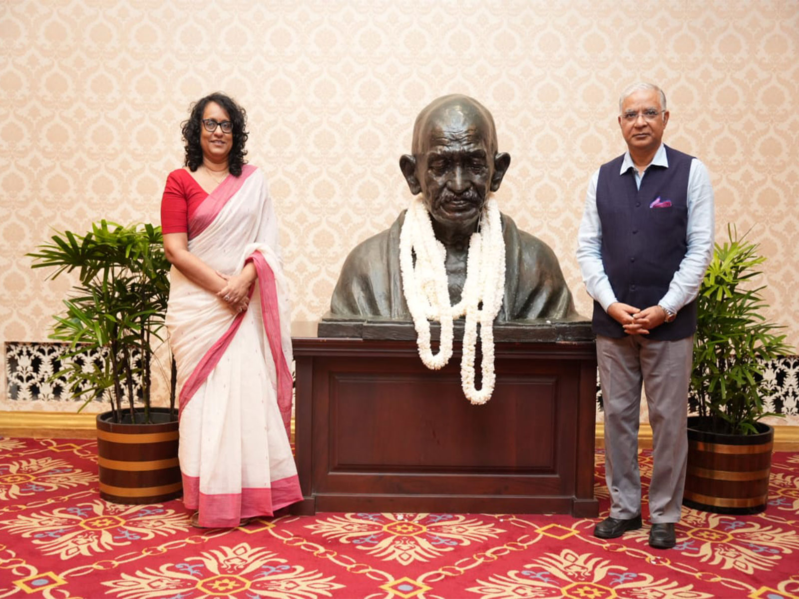 Sri Lankan Prime Minister Harini Amarasuriya and Indian High Commissioner Santosh Jha (Photo/@IndiainSL)