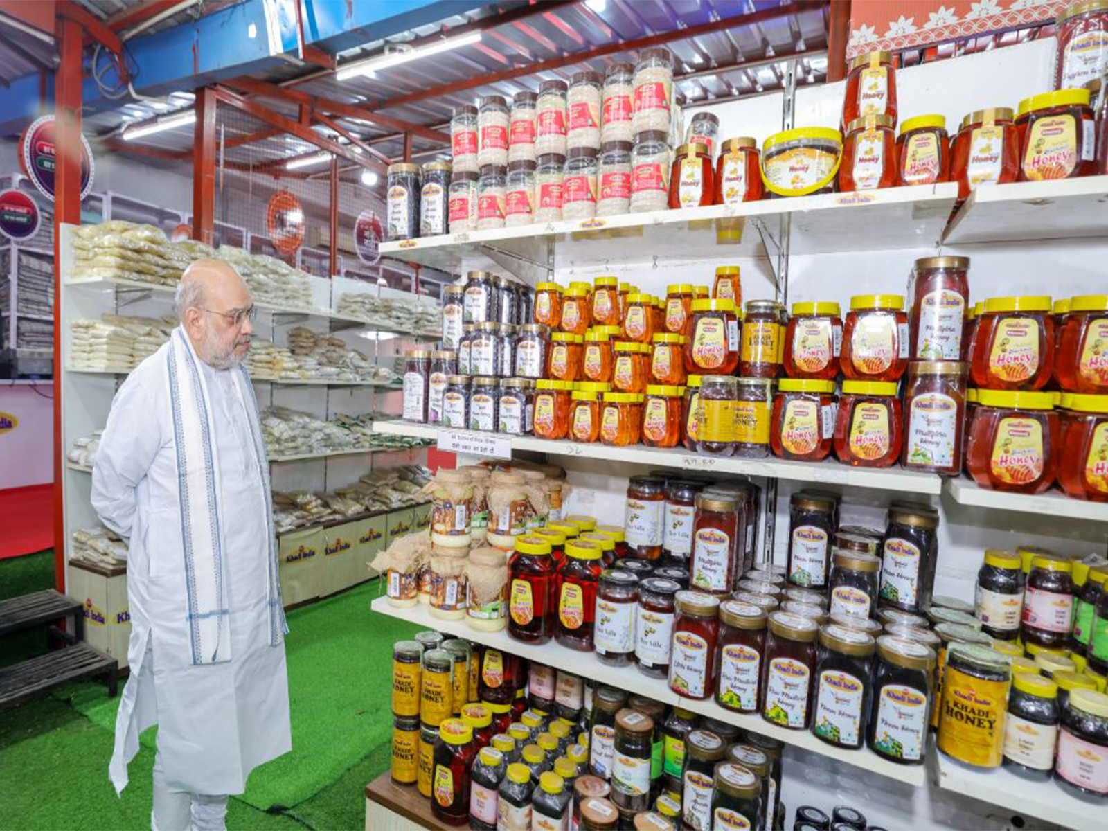 Union Home Minister Amit Shah at Khadi India (Photo/PIB) Union Home Minister Amit Shah at Khadi India (Photo/PIB)